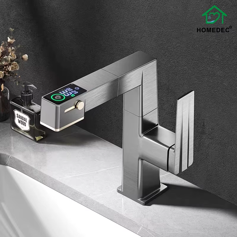 Robinet de cuisine moderne en métal avec panneau de contrôle digital