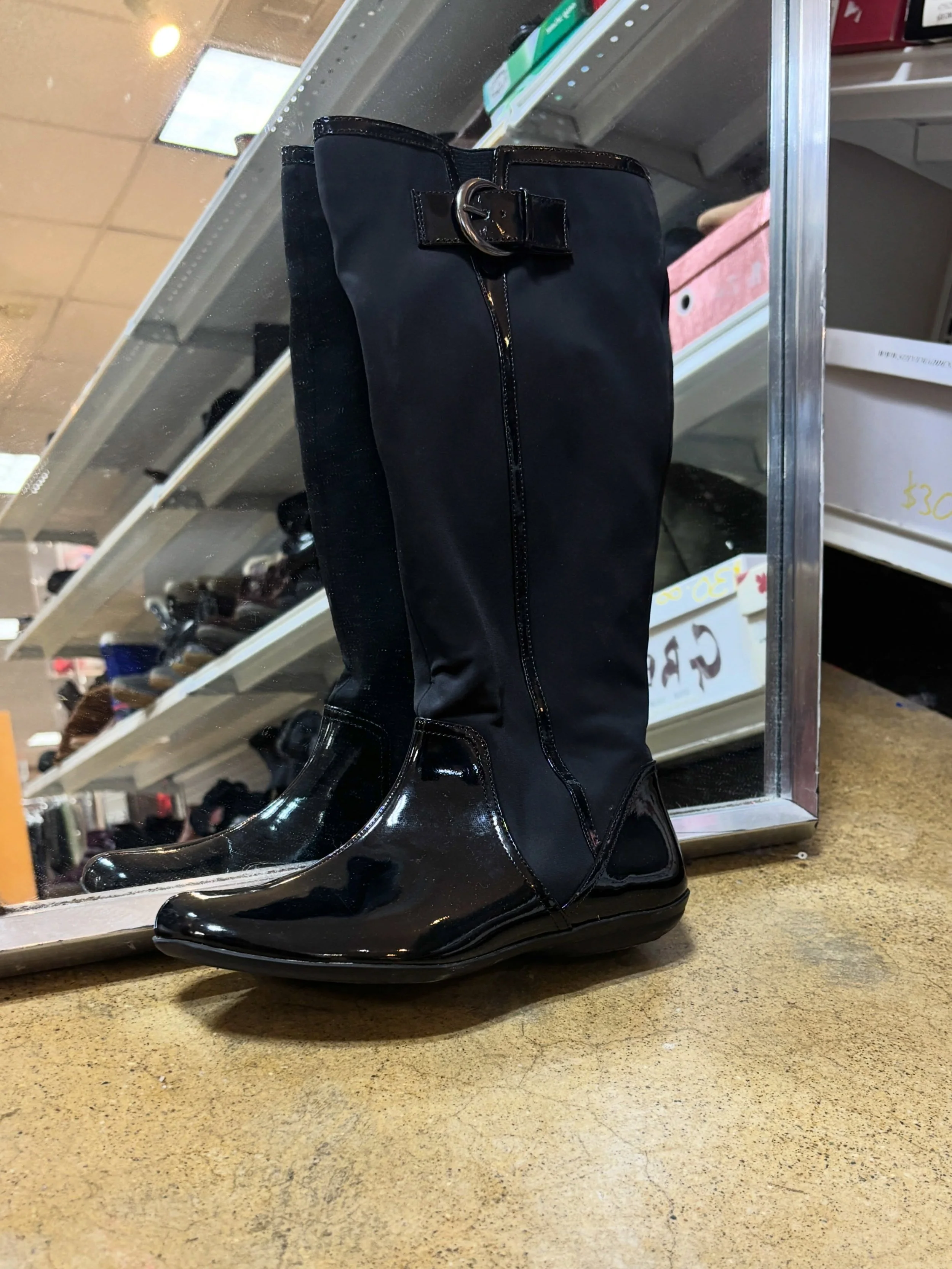 Hey ladies, the boots are out! Come shop our fall styles today. 👢