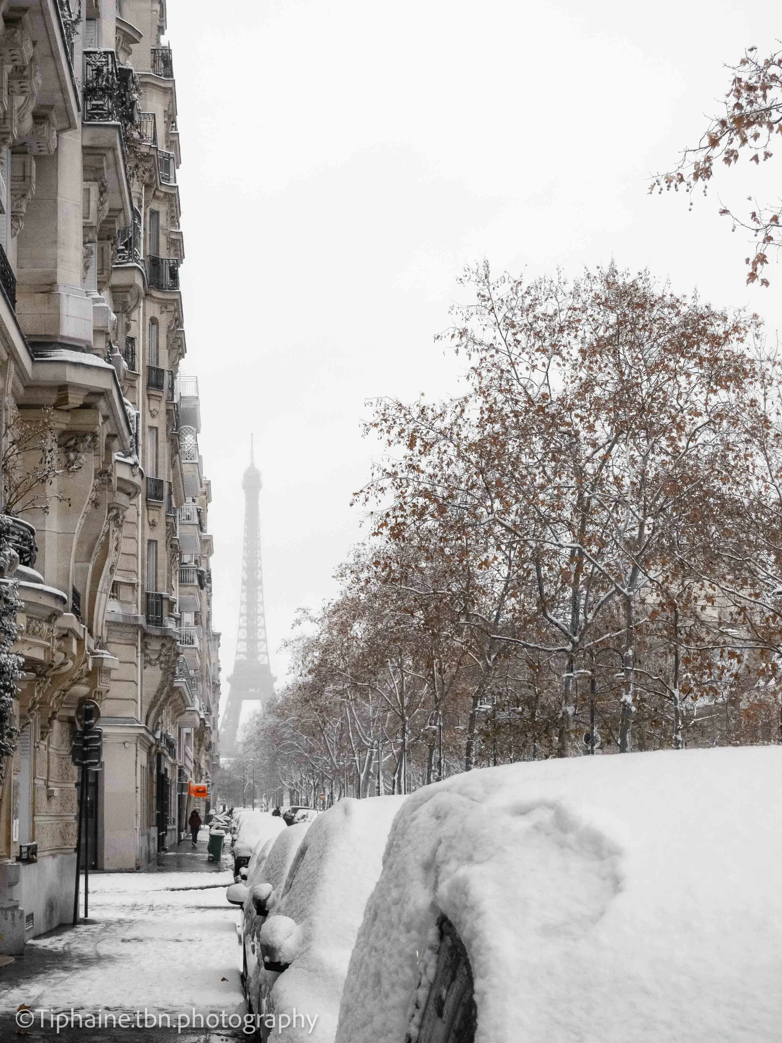 Poetic Street Photography in Snowy Paris: A Humanist Perspective (part 2)