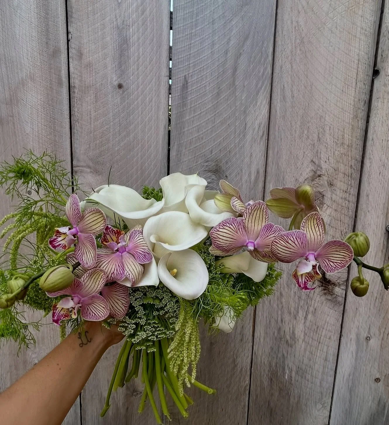 A little anniversary surprise delivered to the beach. We love being part of your special moments 💞