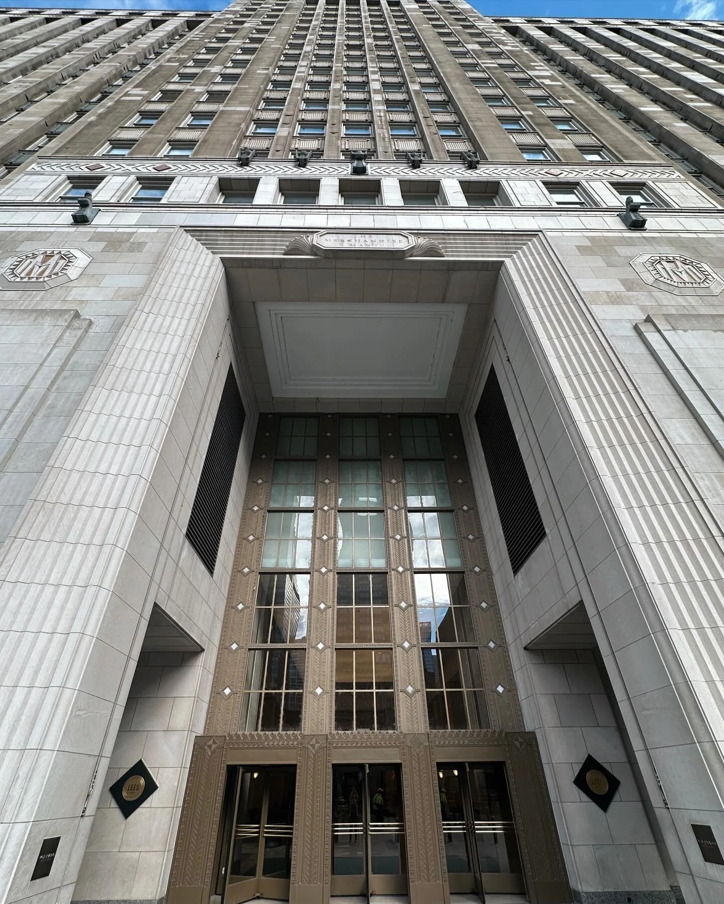 Day two in Chicago 🤍

We started the morning at the Merchandise Mart with an inspiring Brizo presentation. We dove into everything Brizo: from their debut to design philosophy, innovation, and the artistry behind every collection. Such an impactful 