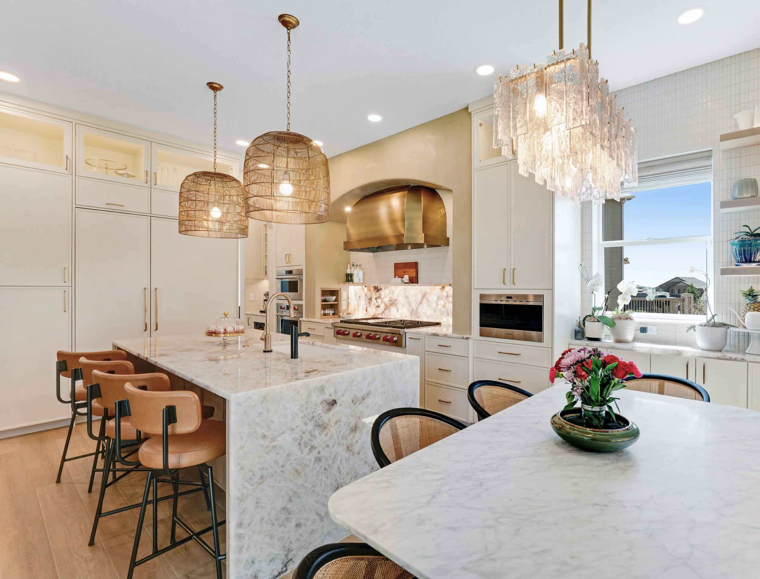 MODERN KITCHEN, QUARTZITE COUNTERTOPS, DECORATIVE LIGHT FIXTURES, ROMAN PLASTER, ARCH FEATURE, KITCHEN CABINETS