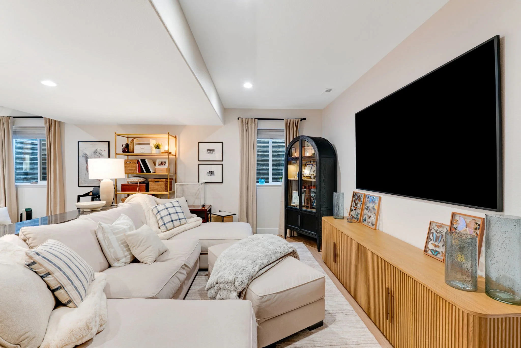 BASEMENT, HOME STAGING, ARHAUS FURNITURE, MODERN, COZY INTERIOR