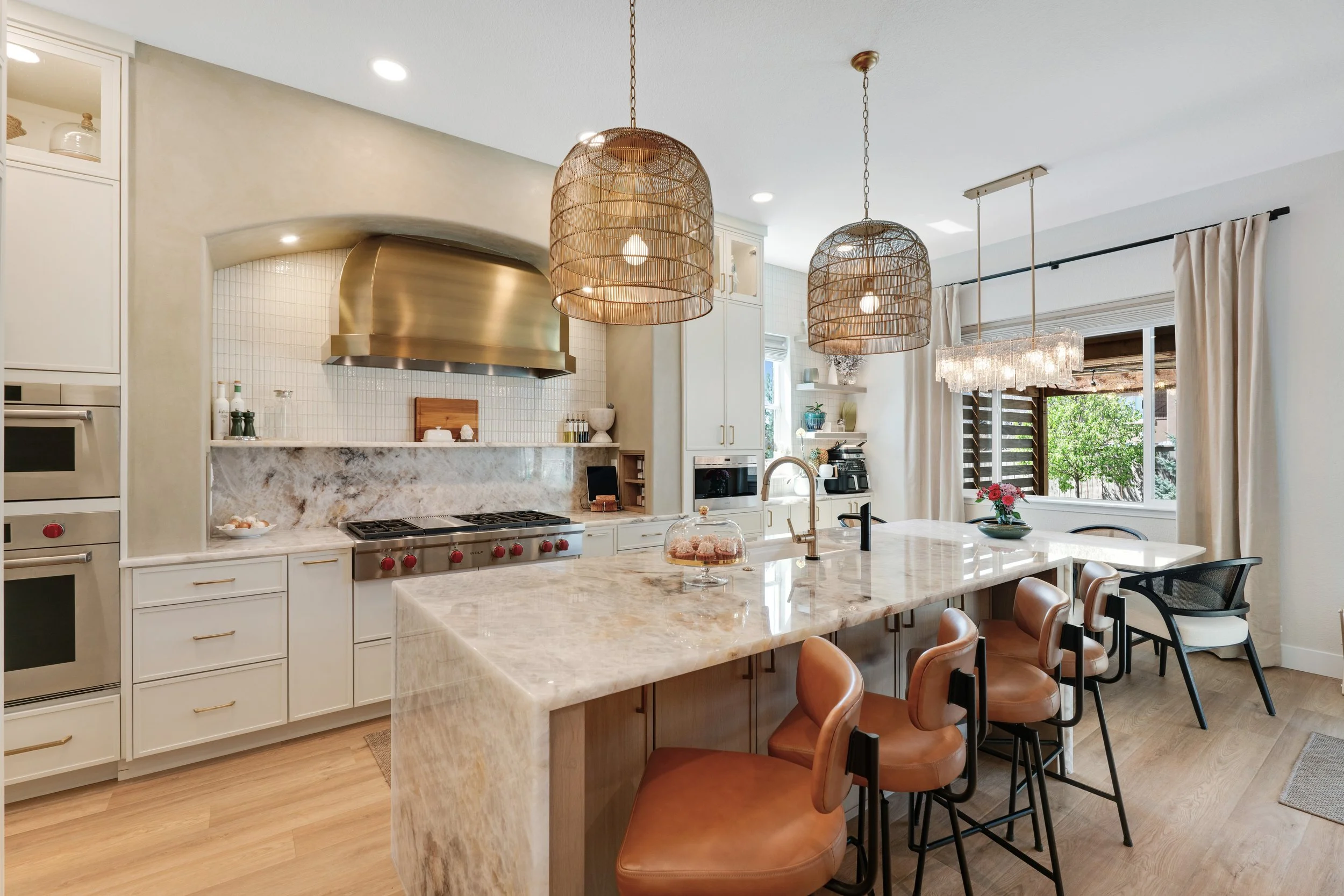 MODERN KITCHEN, QUARTZITE COUNTERTOPS, DECORATIVE LIGHT FIXTURES, ROMAN PLASTER, ARCH FEATURE, KITCHEN CABINETS