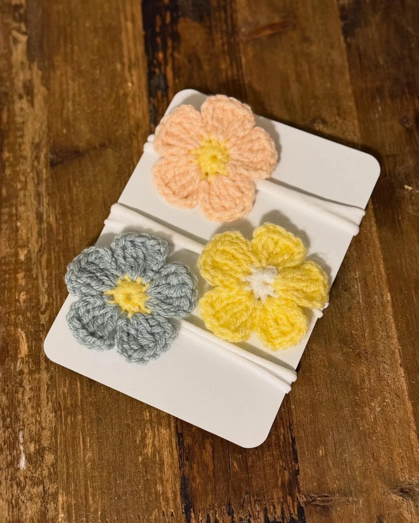 Flower headbands now available!! Can do a single or pack of three!! Go check out lexiloops.net to get yours!!