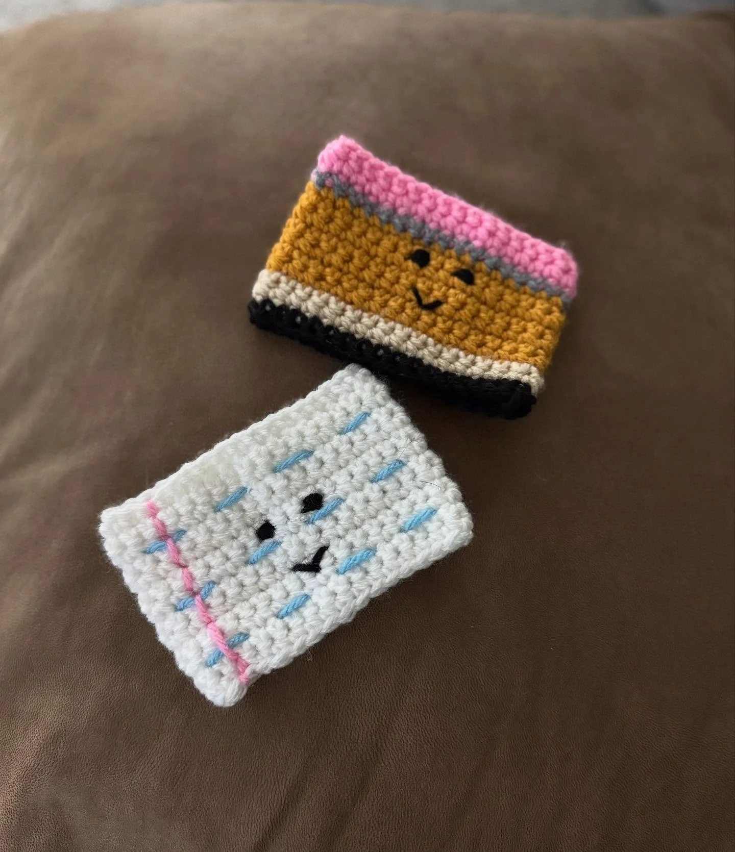 Back to school coffee cozys are available now! Makes a great gift for the teachers in your life!!!
Dm me to get yours!!