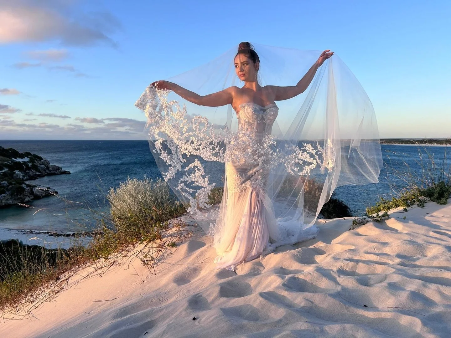 When the veil becomes the statement.
2026 marks the emergence of couture veils designed to be seen &hellip; 

Details ✨
Hand-appliqu&eacute;d lace on fine tulle, created to elevate the bride and set the tone for what&rsquo;s next in bridal.

#Confide