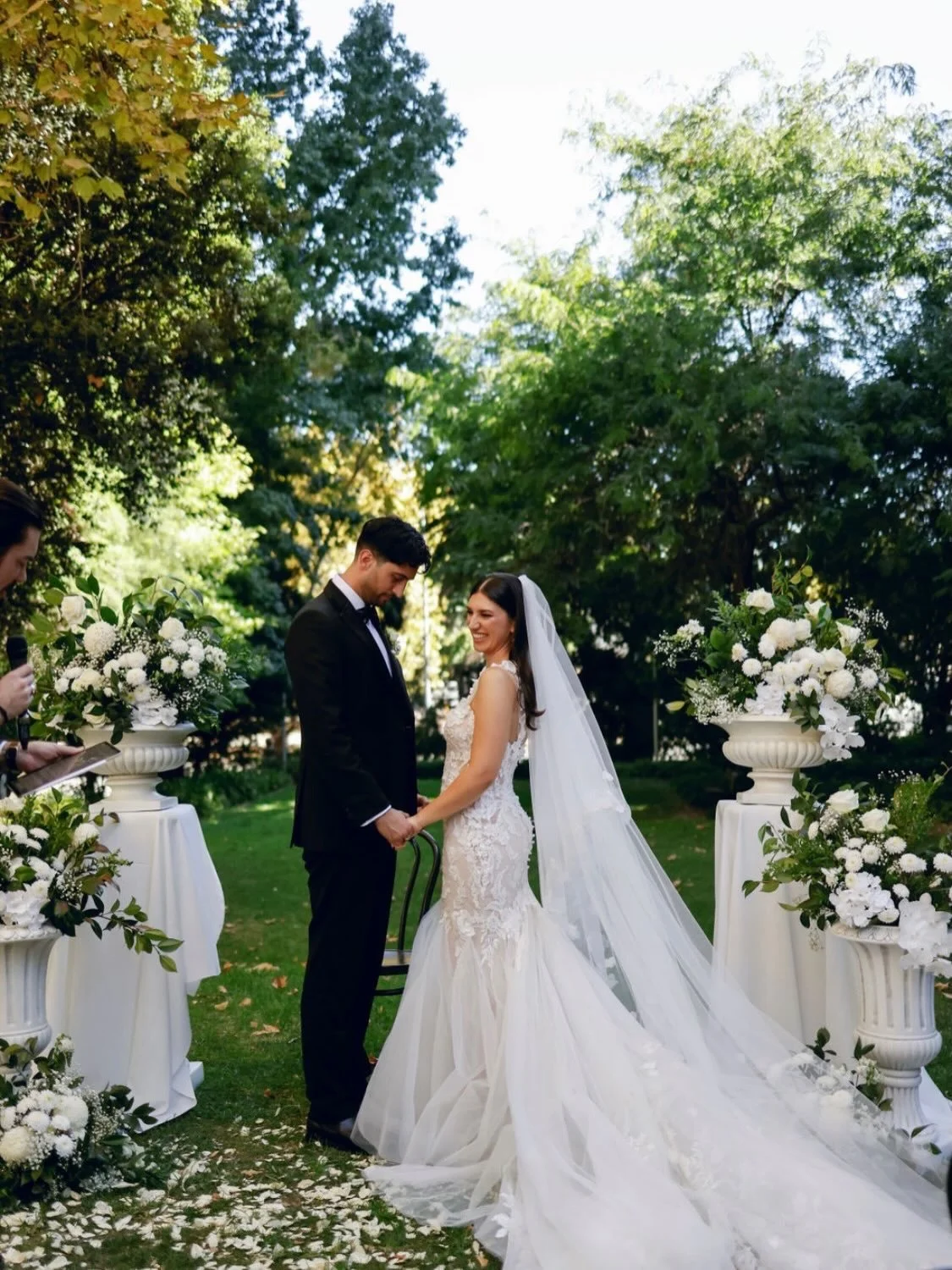 Sara wanted her gown to fit flawlessly for her special day. Through my bespoke alterations, her dress was sculpted perfectly, allowing her to walk down the aisle with confidence ✨✨

Seeing Sara so radiant and happy on her wedding day is exactly why I