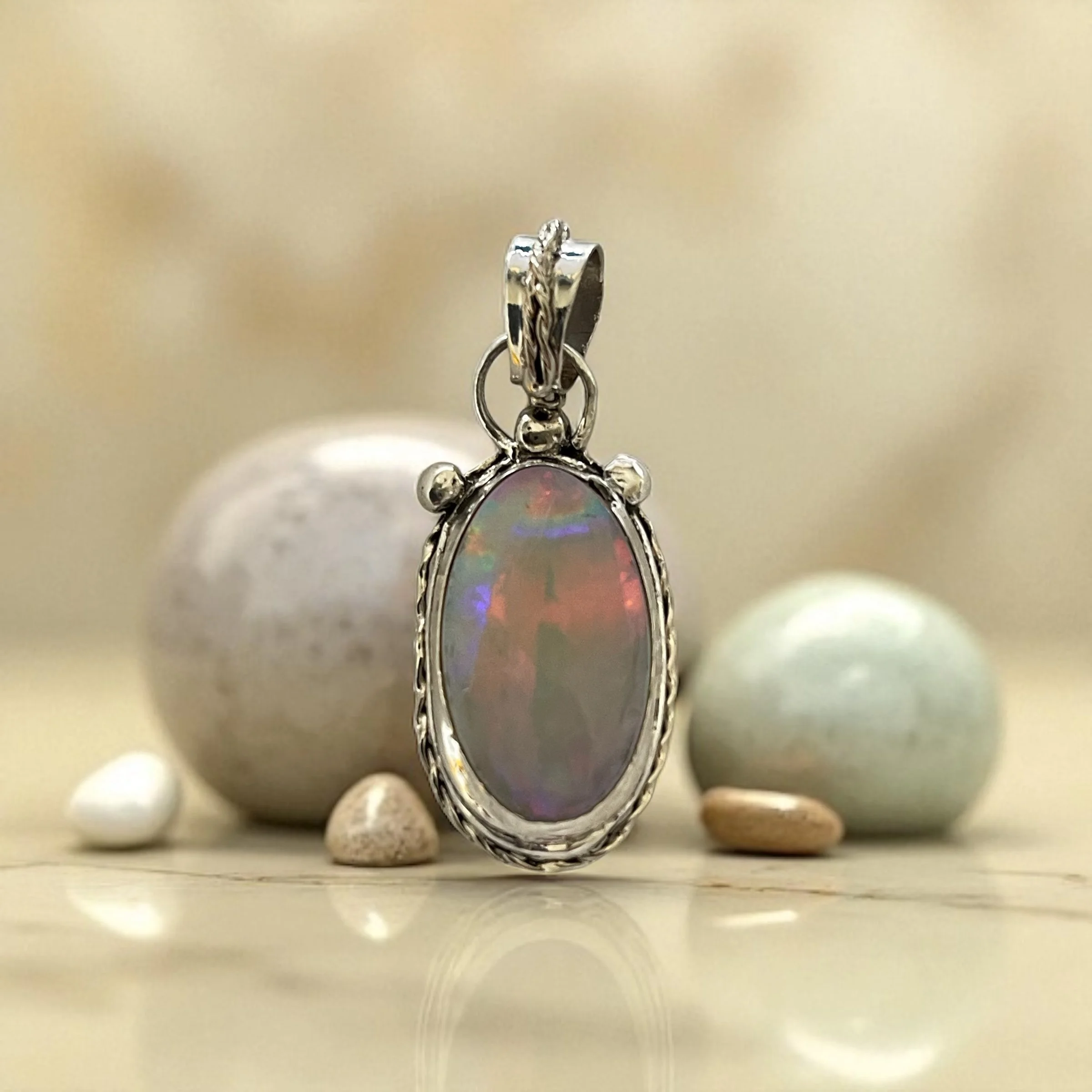 Brilliant opal pendant