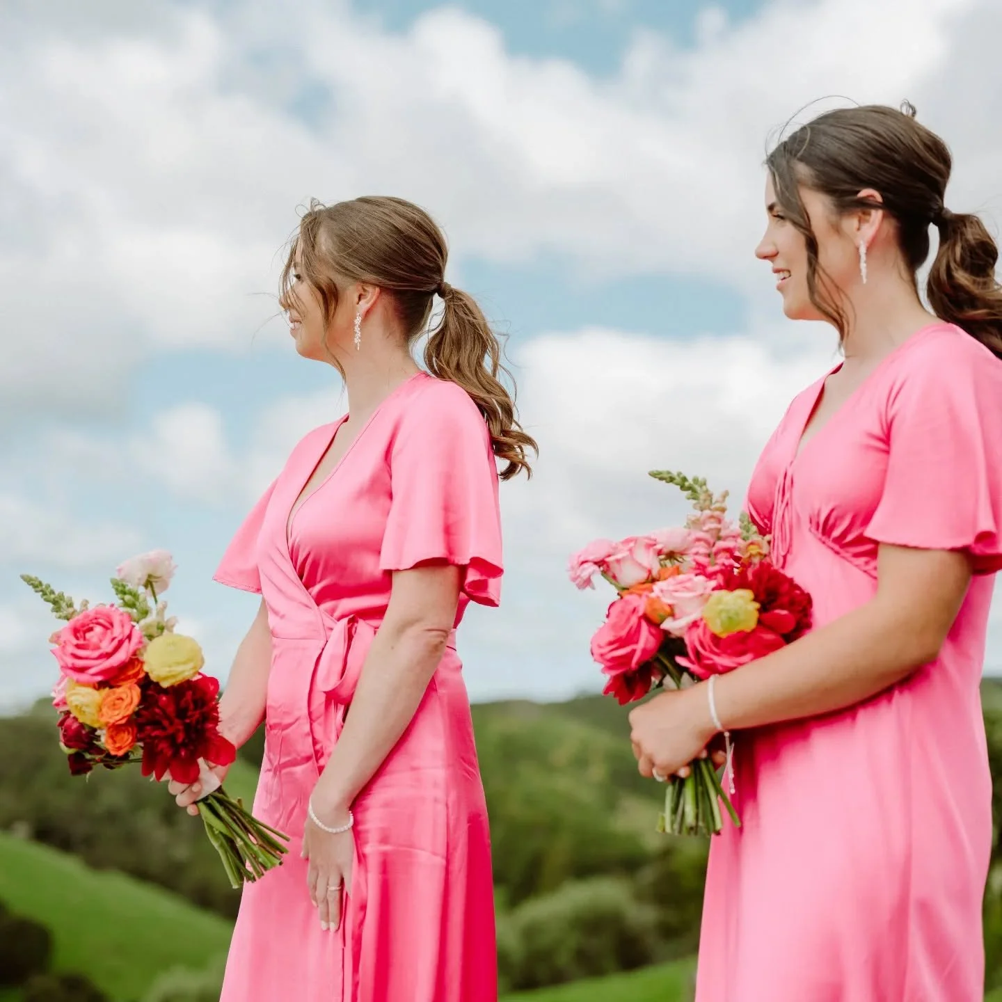 Bridesmaids in vivid pink. A sculptural bouquet. And a ceremony that flowed from aisle to sky.

We love the freedom of working @kauribayauckland indoors and out, it&rsquo;s a venue that makes florals shine.

Thinking of booking there? We&rsquo;d love