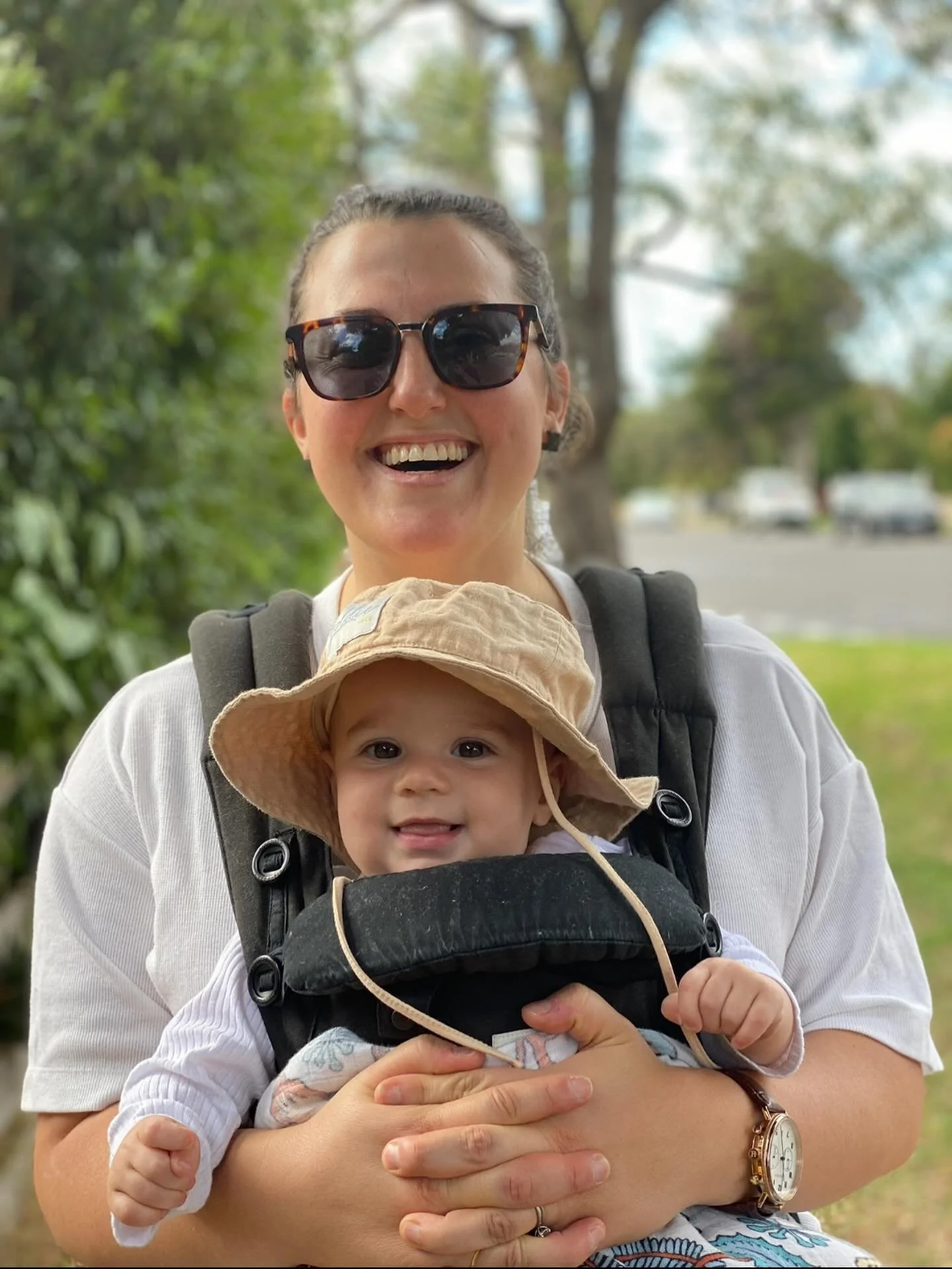 Play for babies doesn&rsquo;t have to mean a floor full of bright toys or expensive music classes 💛
Some of the most meaningful play is simple, slow, and right in front of you. One of my favourites? Strapping your babe to your chest and heading out 