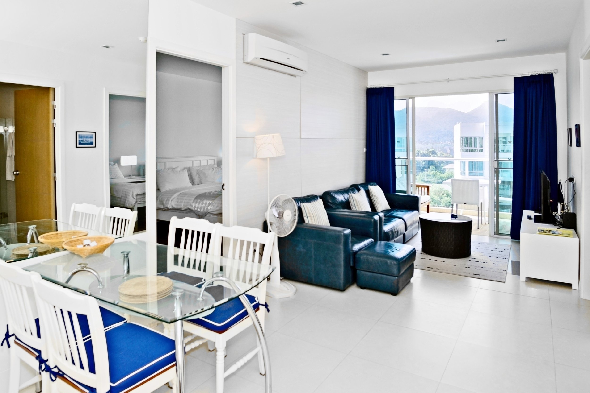 D709 Living-01 1.jpg