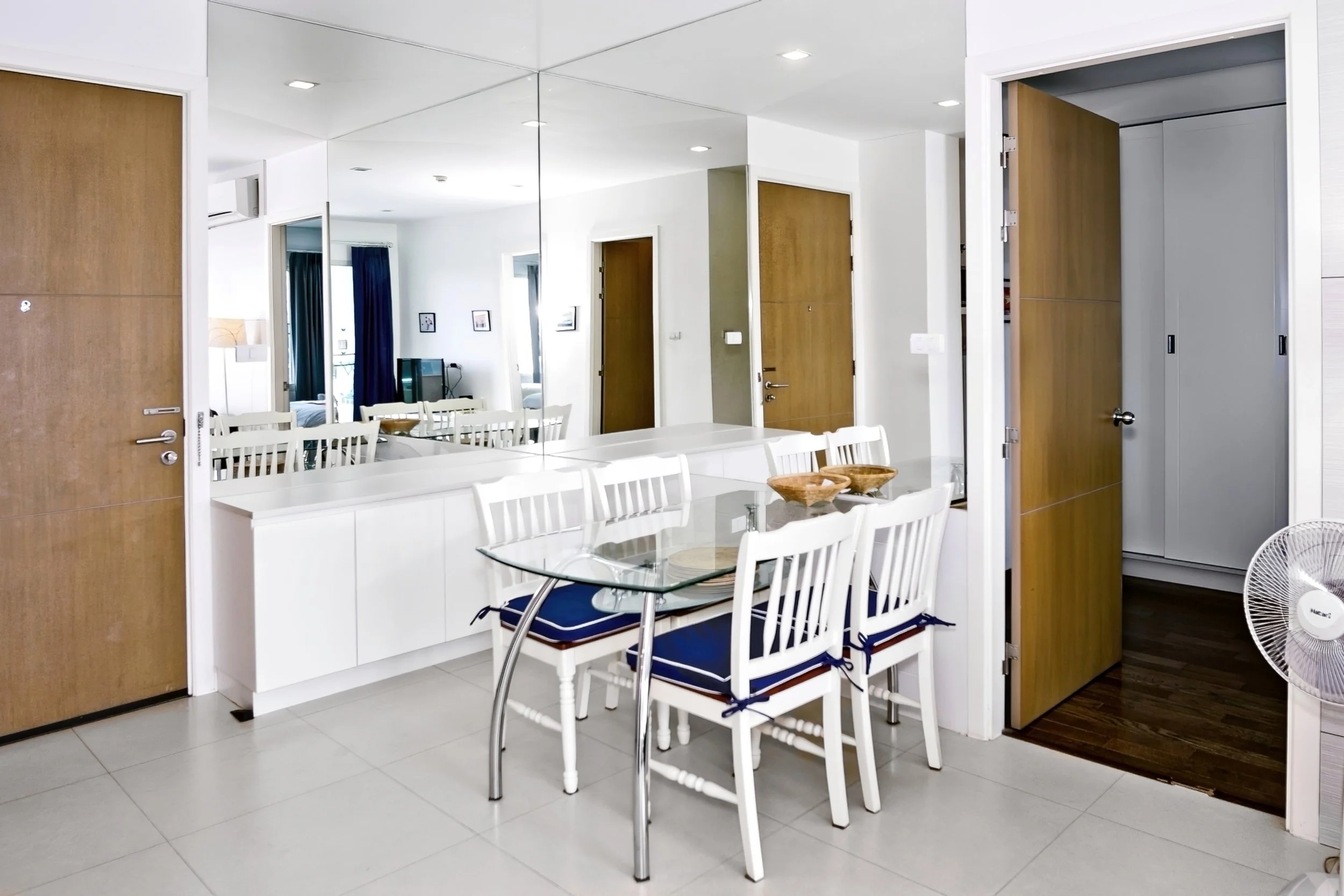D709 Living-03 1.jpg