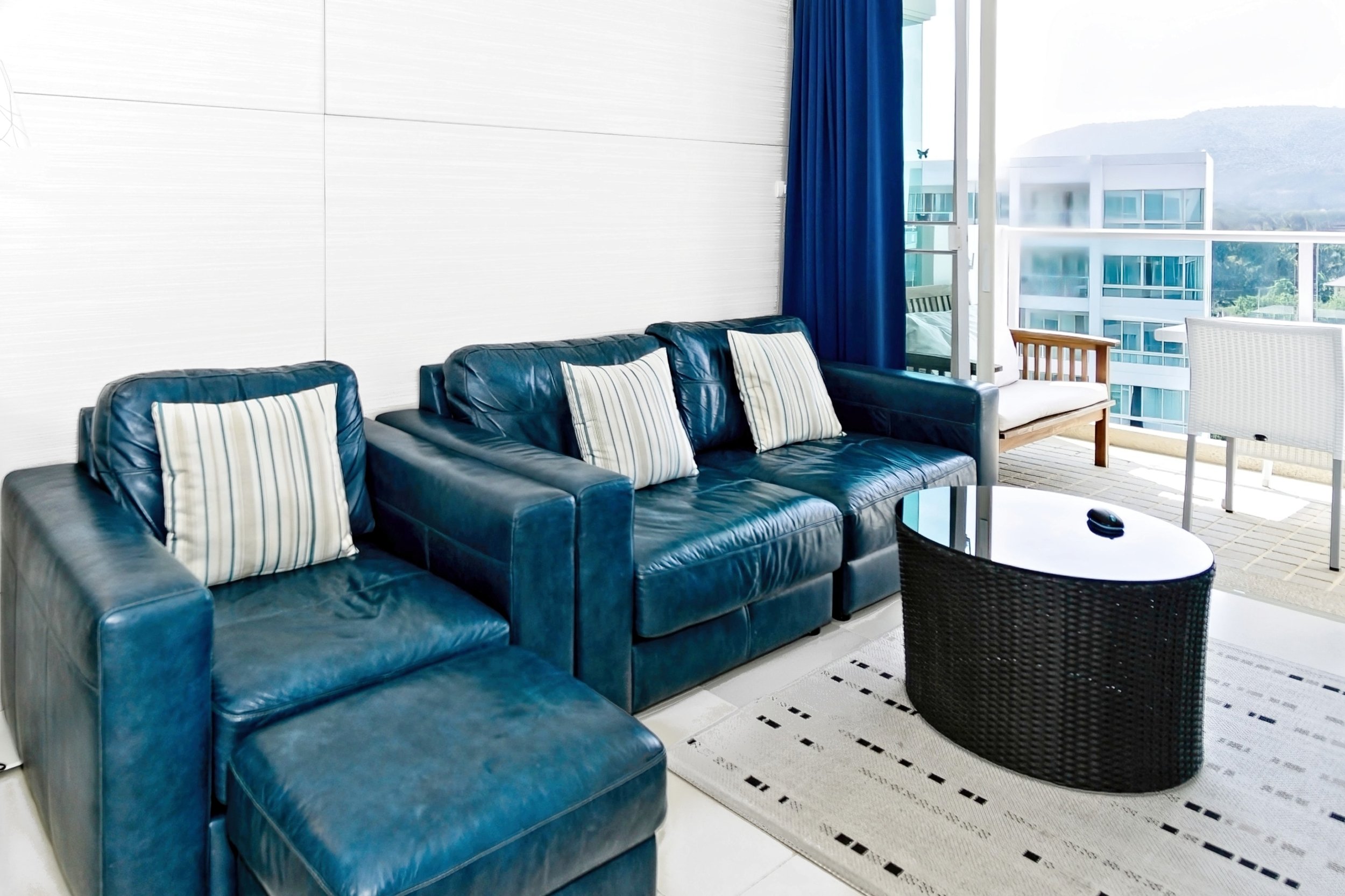 D709 Living-04 1.jpg