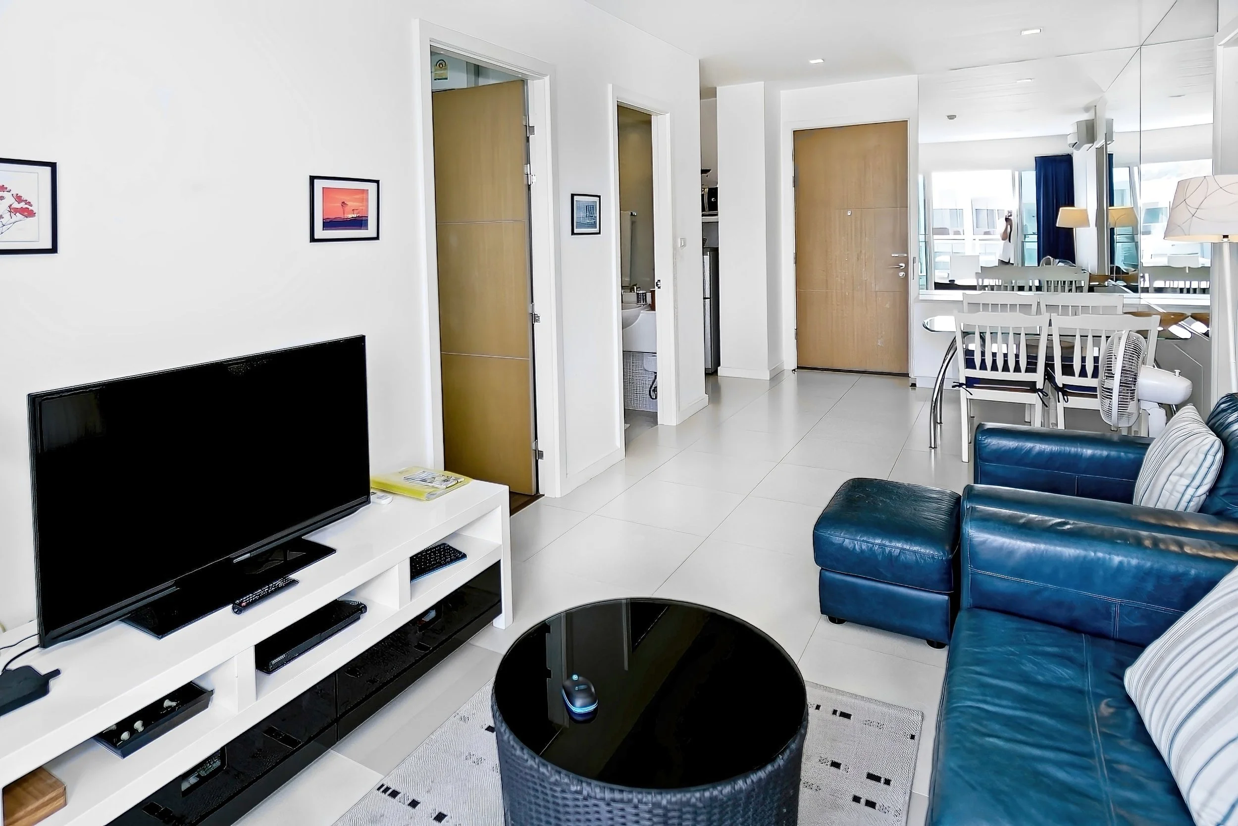 D709 Living-05 1.jpg