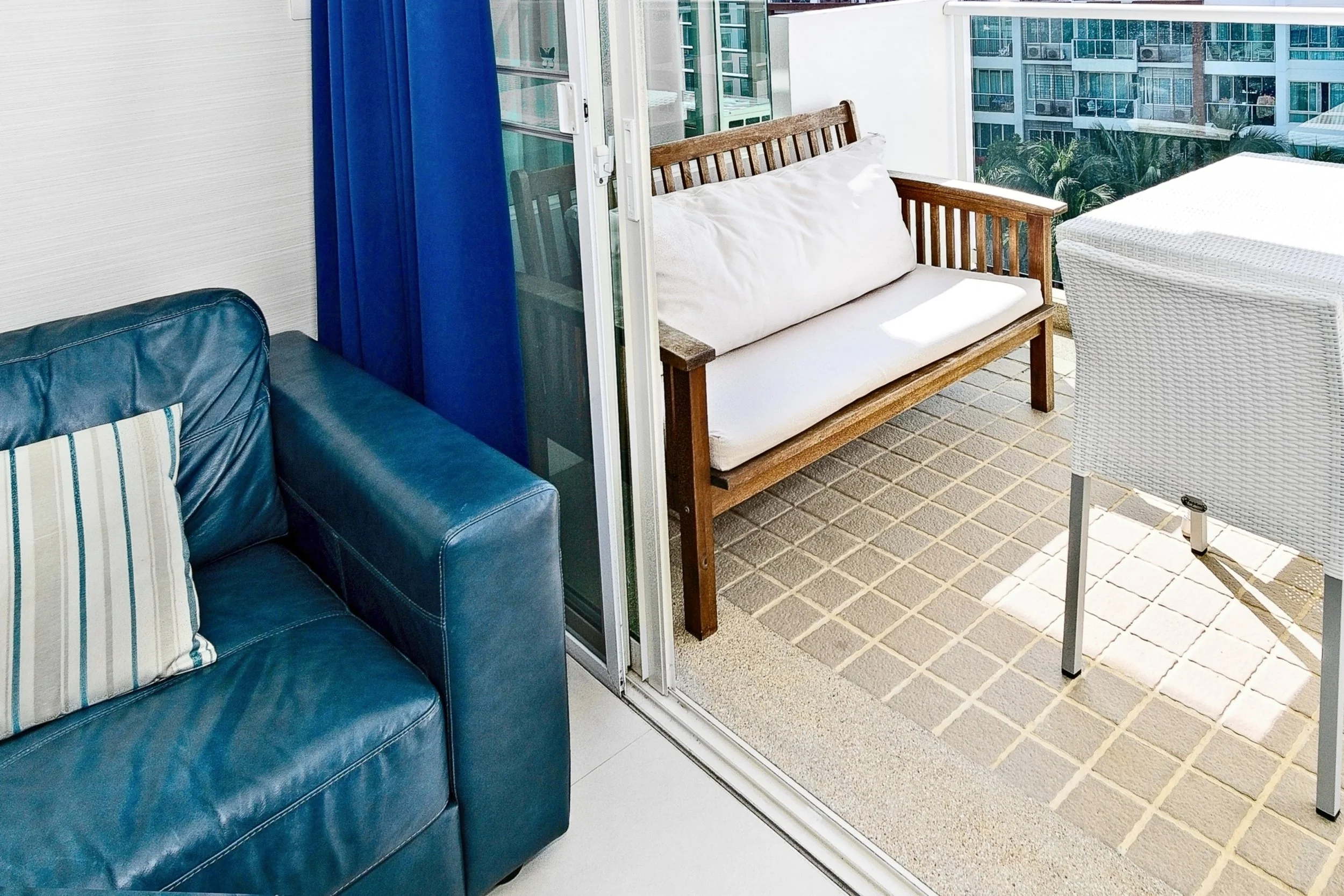D709 Living-08 1.jpg