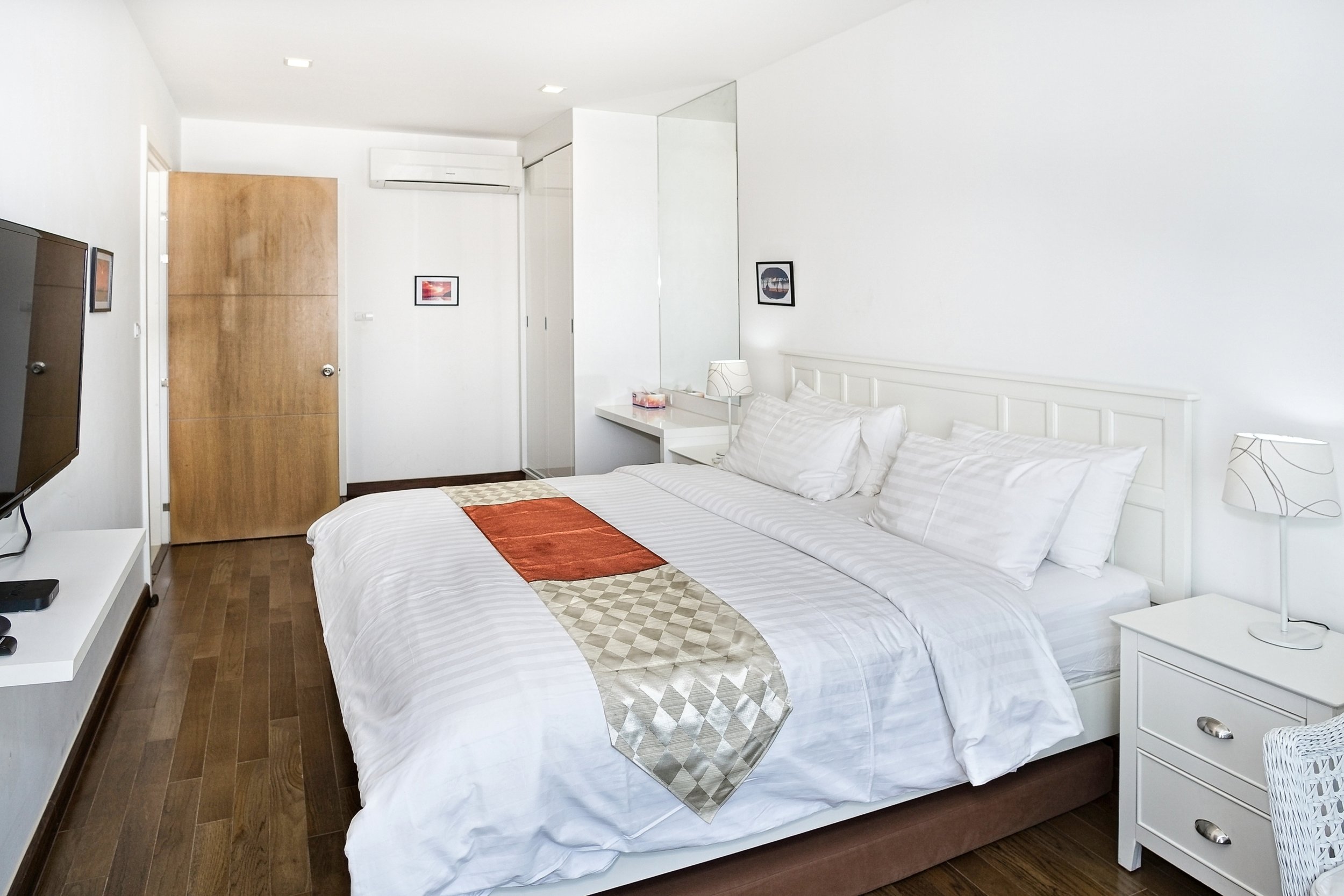 D709 Bed 1-02 1.jpg