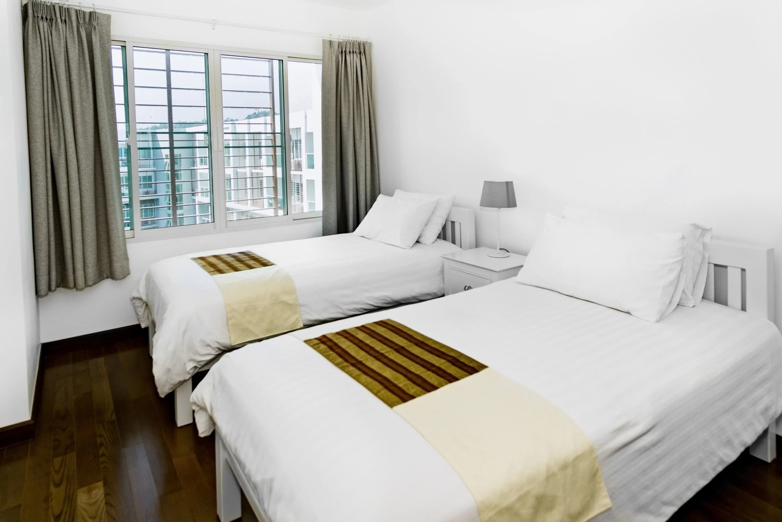 D709 Bed 2-01.JPG