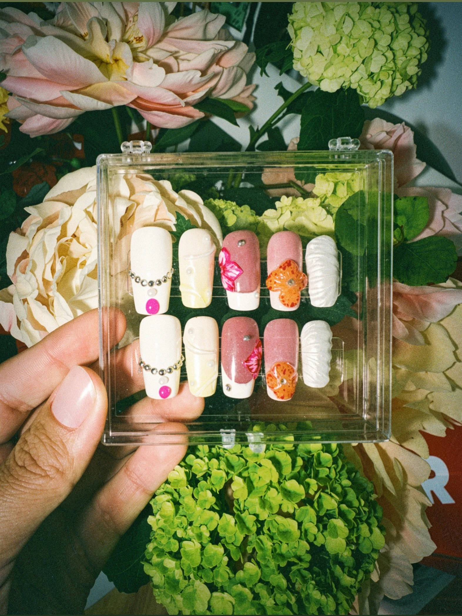 Un des premiers sets que j&rsquo;ai fait 🤍 

Mamacita Press est n&eacute;e quand j&rsquo;&eacute;tais enceinte et que j&rsquo;avais besoin de me sentir belle et forte. Inspir&eacute;e de la f&eacute;minit&eacute; et de mes racines latinas, Mamacita 