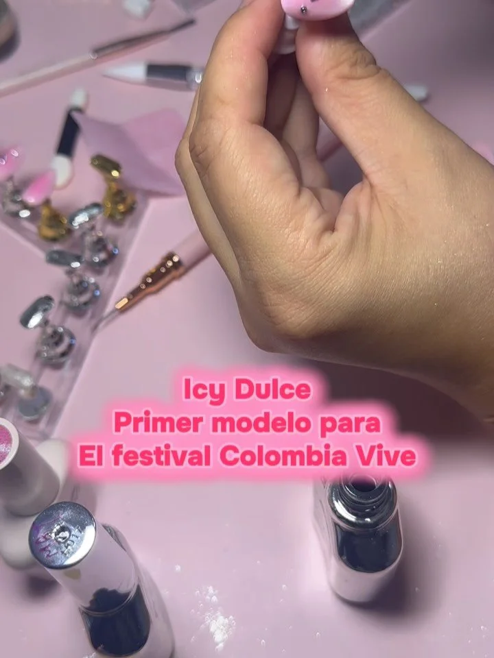 Icy Dulce 🍬
Premier mod&egrave;le de la collection La Fresquita, dispo d&egrave;s le 17 juillet! 
Stay tuned pour d&eacute;couvrir les autres mod&egrave;les pour l&rsquo;&eacute;t&eacute; 😮&zwj;💨

#nails #nailinspo #pressonnails #mamacita #summern