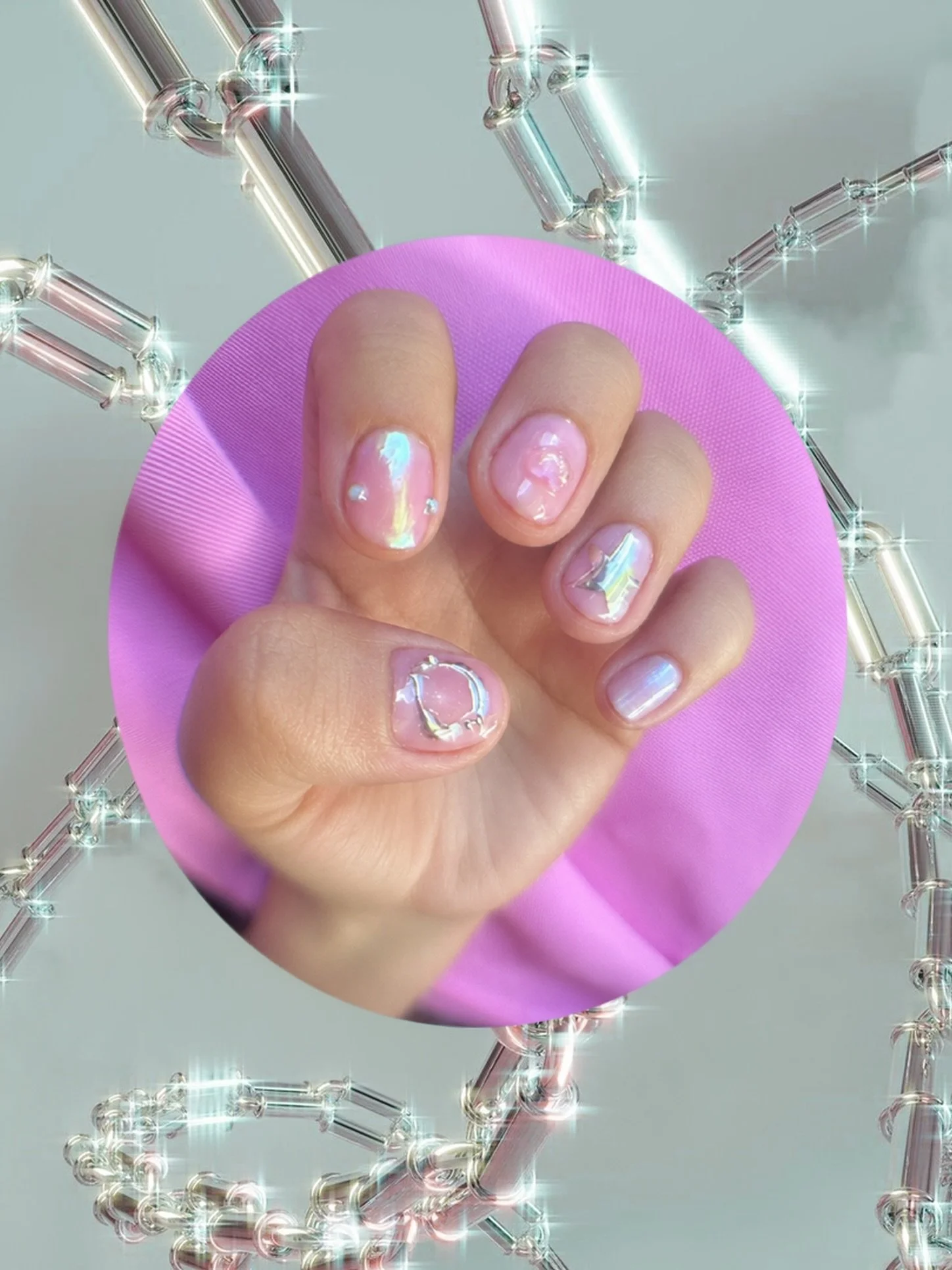 Les ongles courts ont le droit de shine aussi 💞

#nails #nailinspo #pressonnails #shortnails #latina
