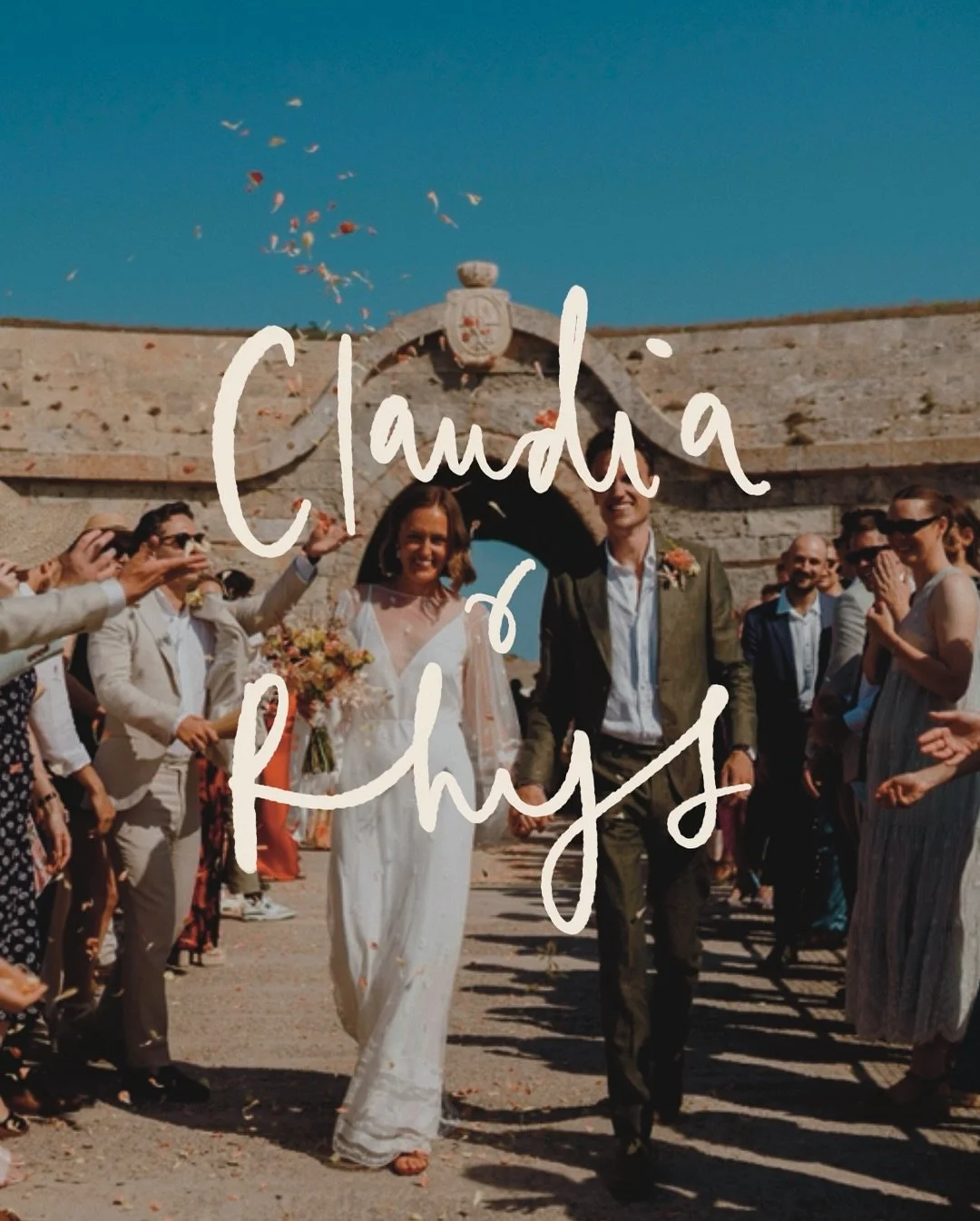 Claudia &amp; Rhys&rsquo; Stationery Love Story ❤️
🇪🇸 This pair married under the Spanish sun at La Mola, Menorca
👰&zwj;♀️ Isn&rsquo;t Claudia&rsquo;s dress beautiful! The sleeves! The embroidery!
🦑 Their tables were named after iconic Spanish fo