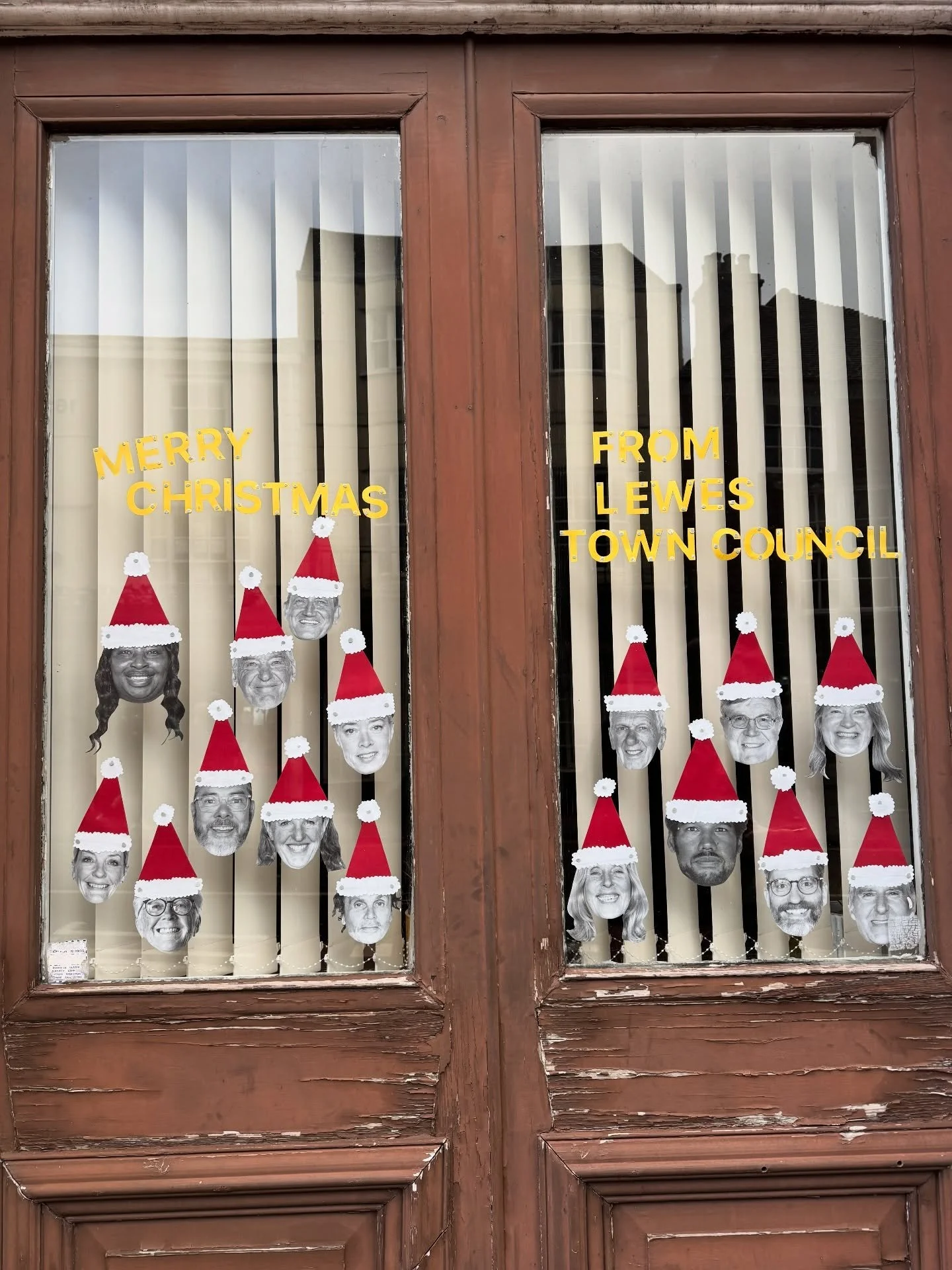 A lil festive weekend in Lewes with the gals. We ate, we treasure hunted in the antiques shops, we learnt about the two Roberts &amp; we accidentally attended a festive tractor ralley ❄️ 🚜 🎅🏻 ho ho ho