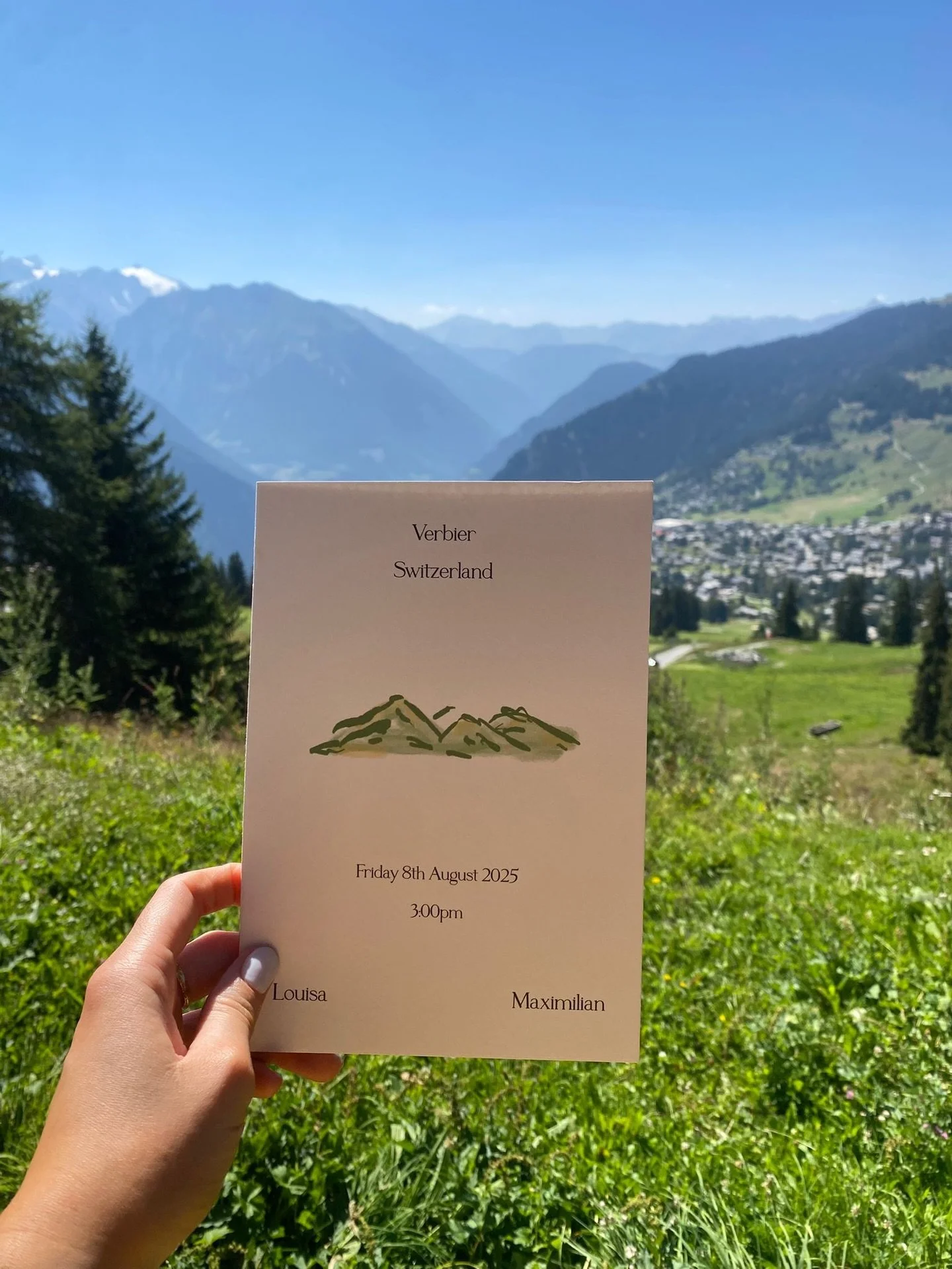 A simple mountain illustration, from a wedding in the Swiss Alps this summer. Swipe to spot the two skiers on the back ⛷️ 💕 ⛷️ I always like to add a little drawing to the back of an Order of Service - a cute, thoughtful touch for your guests 🥰
.
.
