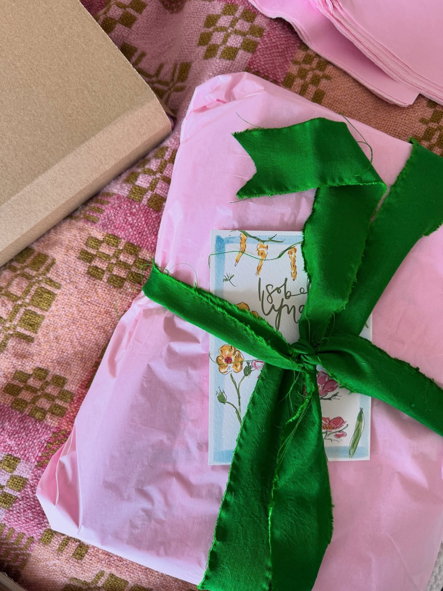 Lots of wedding invitations heading out the door today. All tied up with gorgeous silk ribbons 💚💚💚