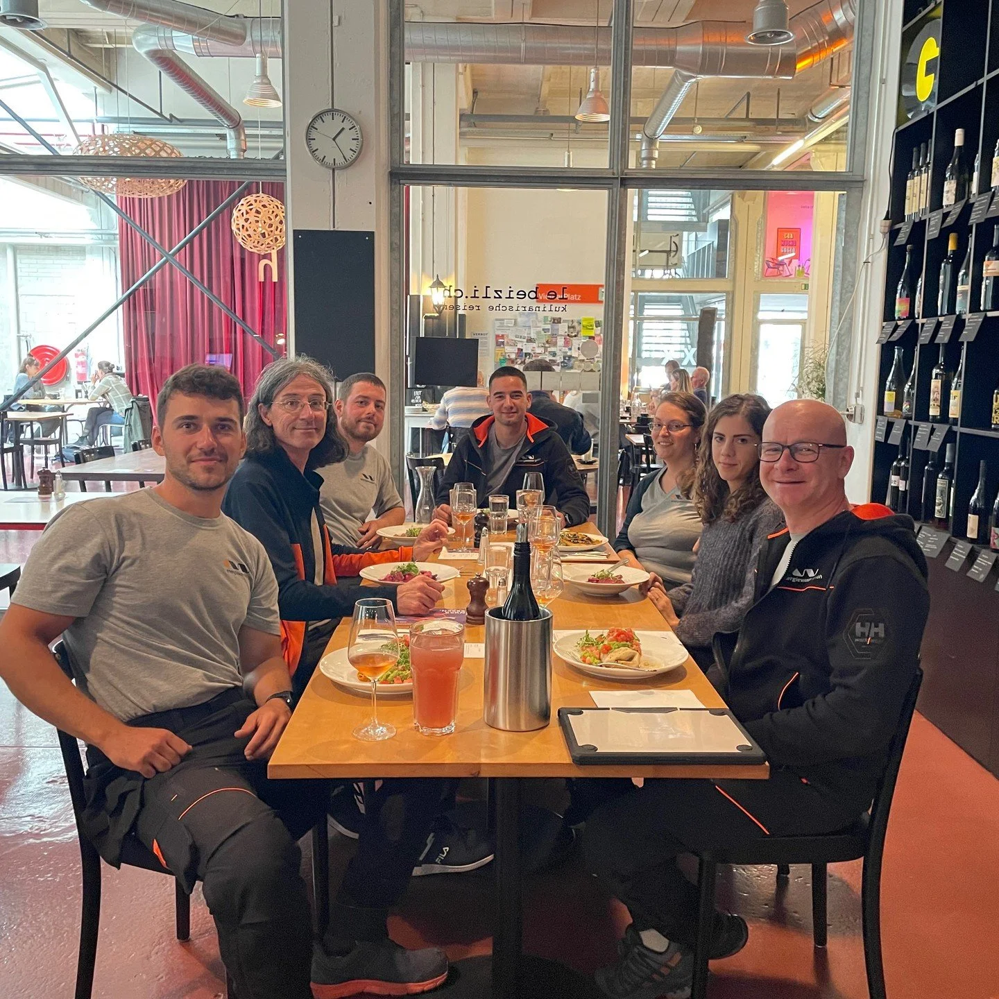 🌊📦🍝👯 Was war los bei uns im September und Oktober? 

Kurz vor dem Umzug nach Ittigen: Gewitter, Starkregen, Wasserschaden. Unsere Sachen waren zum Gl&uuml;ck schon fast alle in Z&uuml;gelkisten verpackt. Nach dem Umzug durften wir f&uuml;r ein Fo