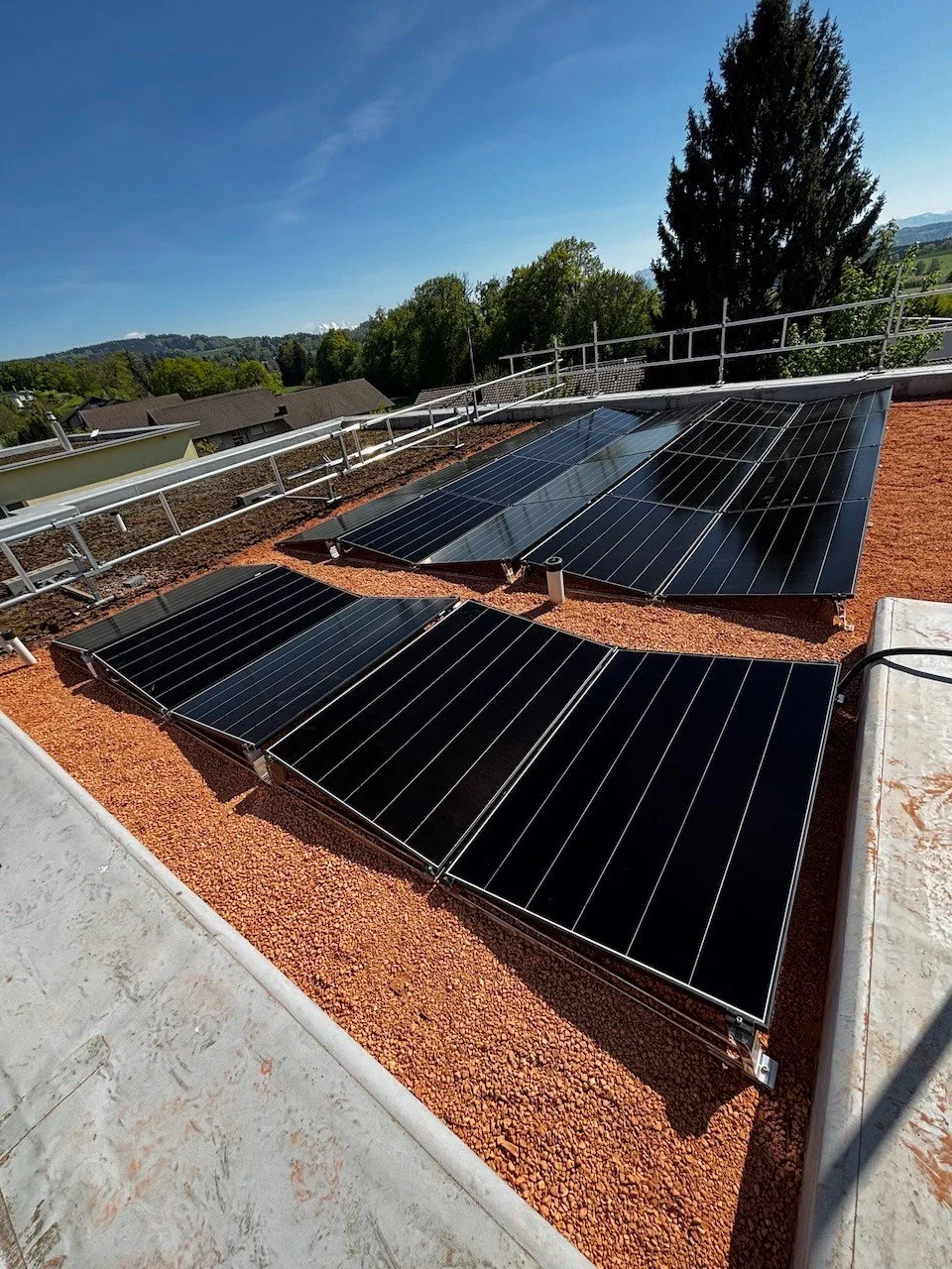 📢 Energieunabh&auml;ngigkeit mit einer Solaranlage von Huawei und mit AIKO maximale Leistung auf deinem Dach ! ⚡🌞

Mit einer Photovoltaikanlage auf deinem Dach machst du dich unabh&auml;ngig. Dank hochwertiger Komponenten von Huawei und AIKO holst 