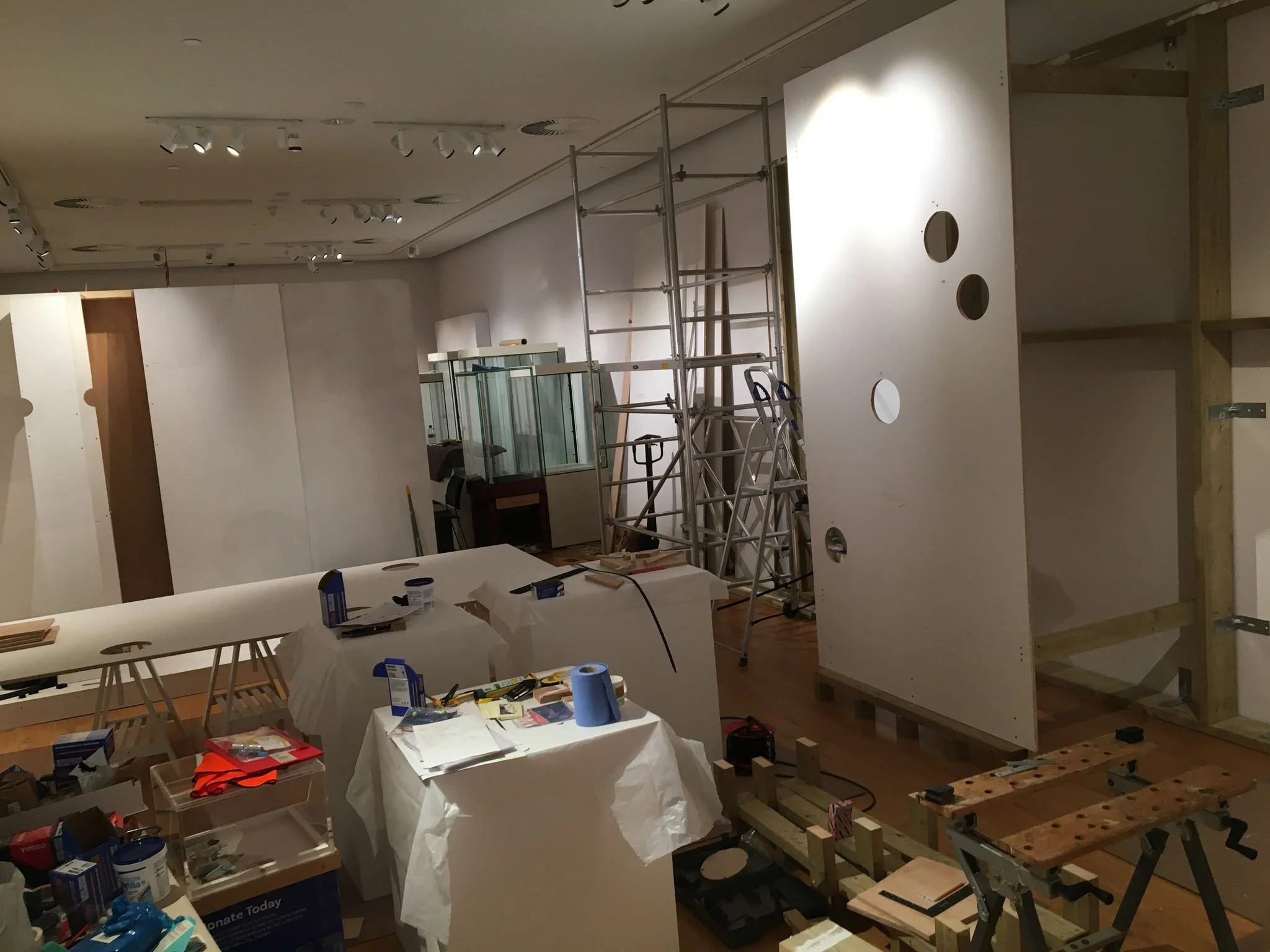 Installation shot of Hans Coper Resurface Exhibition. Image © Kirsty Rodda