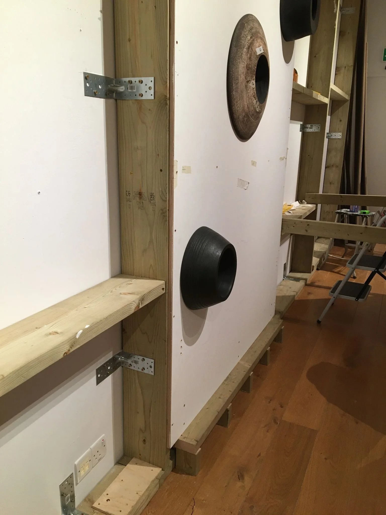 Installation shot of Hans Coper Resurface Exhibition. Image © Kirsty Rodda