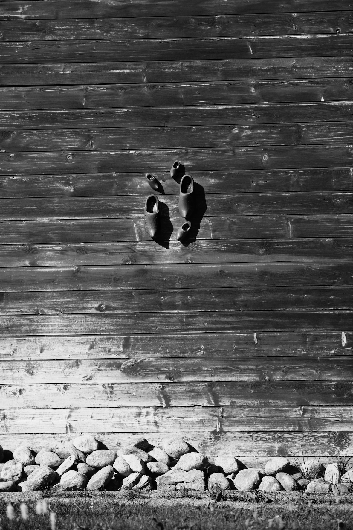 Zwischen dem, was trägt, und dem, was berührt.