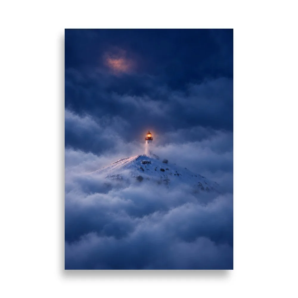 SCHLTHRN Nebelmeer: leuchtender imaginärer Leuchtturm zwischen dunklen Wolken über einem Schneegrat. / Glowing imagined lighthouse amid dark clouds above a snowy ridge. SCH-LF-004.
