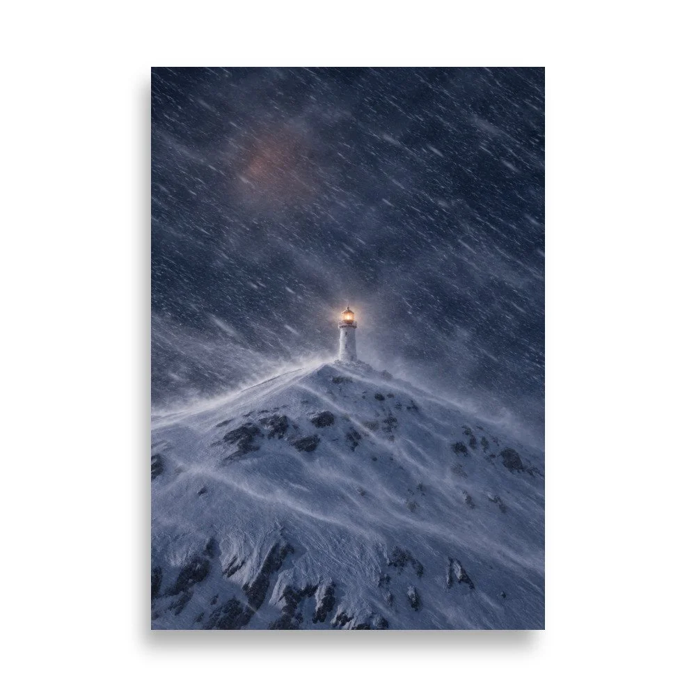 SCHLTHRN Schneesturm: imaginärer Leuchtturm auf einem Grat in dichtem Schneetreiben. / Imagined lighthouse on a ridge in a heavy snowstorm. SCH-LF-003.