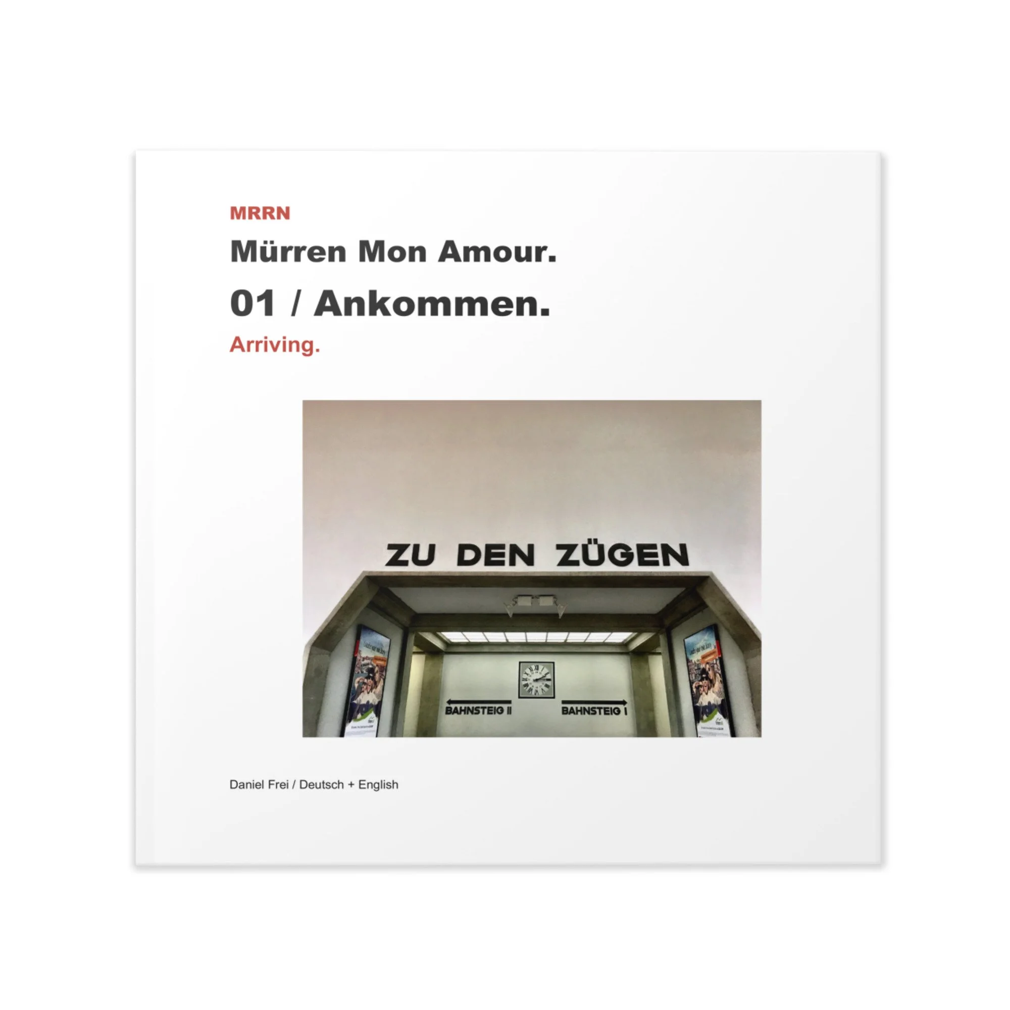 Mürren Mon Amour, Band 1: Ankommen. Weisses Hardcover mit Fotografie des Bahnhofzugangs «Zu den Zügen». Deutsch und Englisch, Daniel Frei / MRRN.