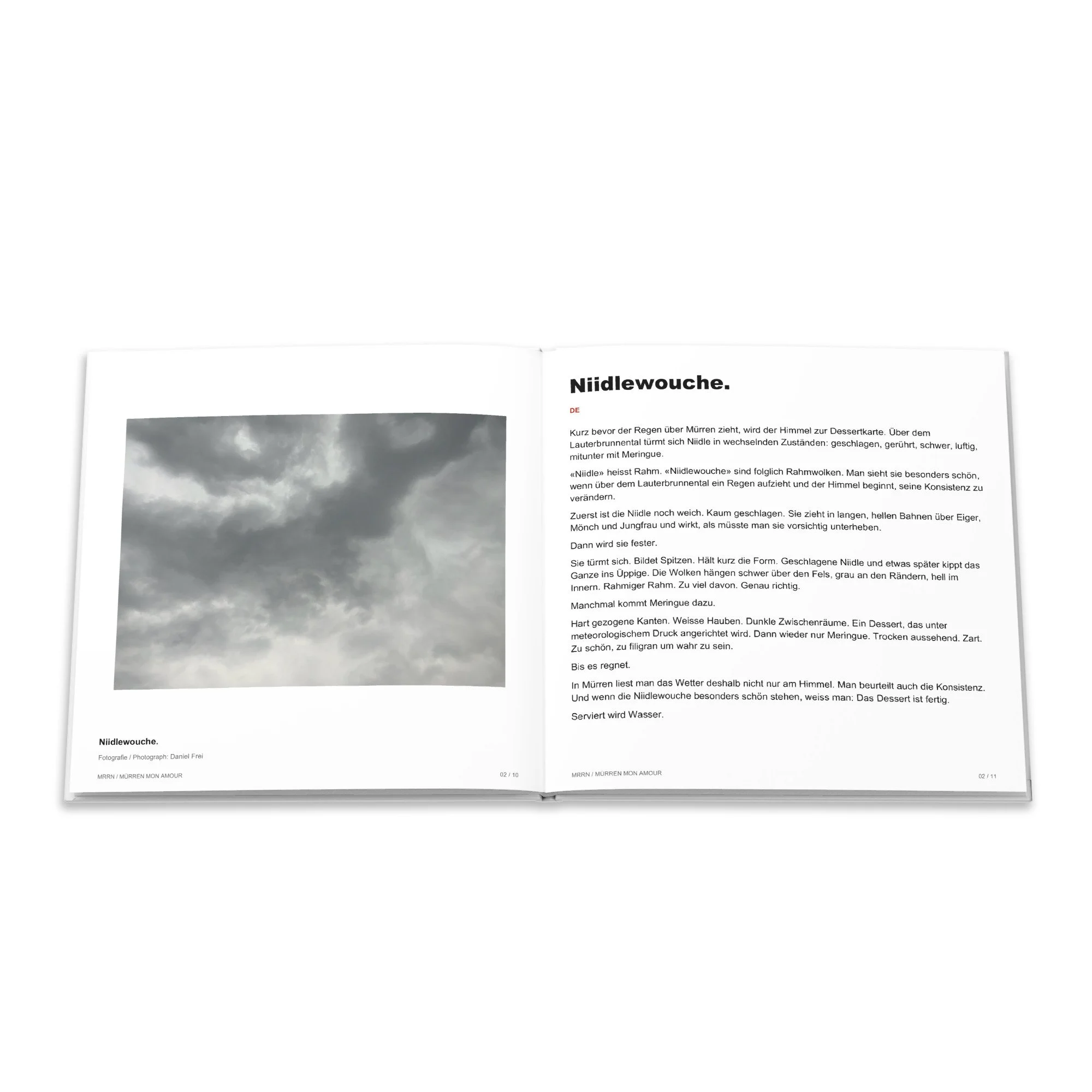 Wolkenfotografie neben dem deutschen Text «Niidlewouche.».