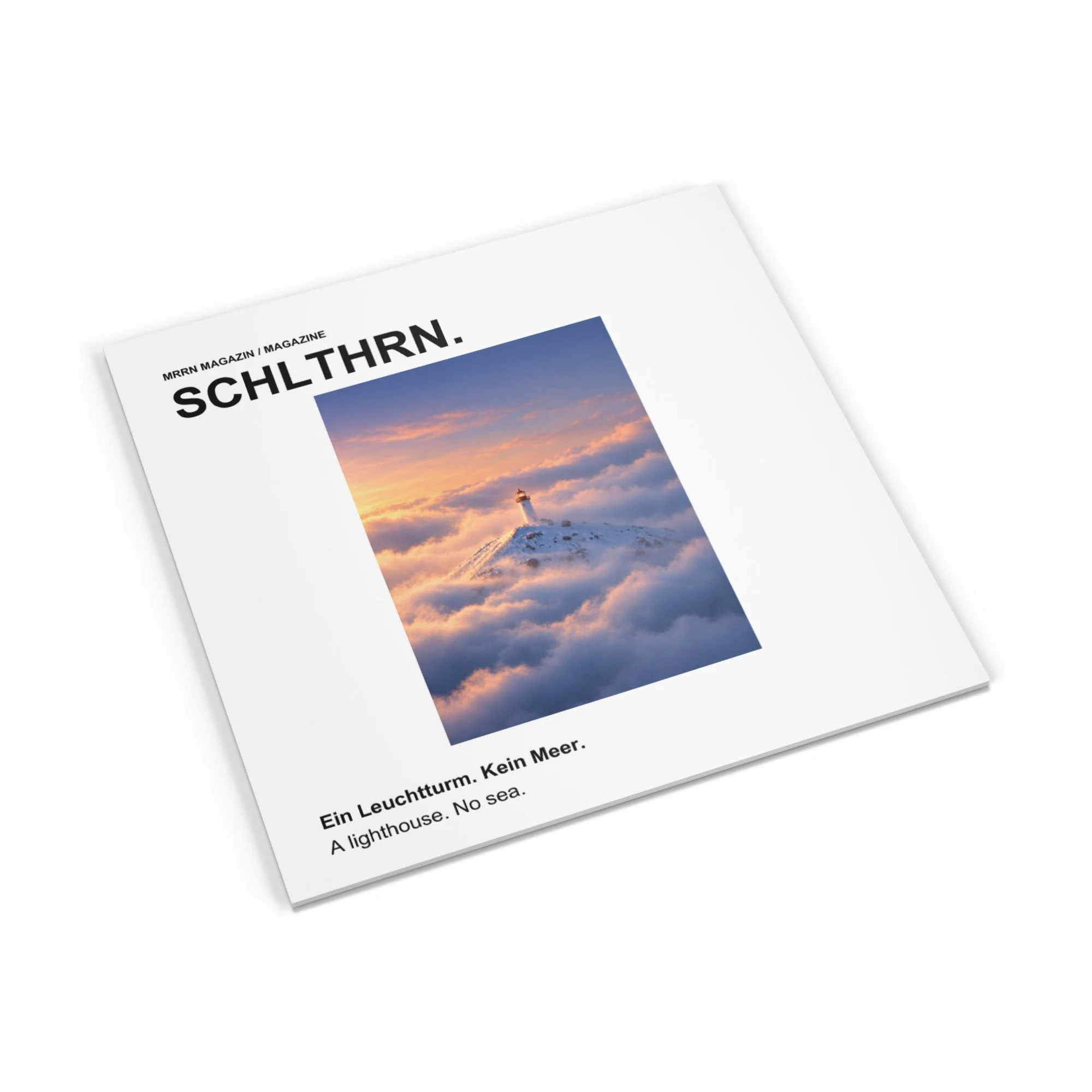 SCHLTHRN. Magazin mit mattem Umschlag und Morgenlicht-Titelmotiv. / Magazine with a matte cover and Morning Light artwork.