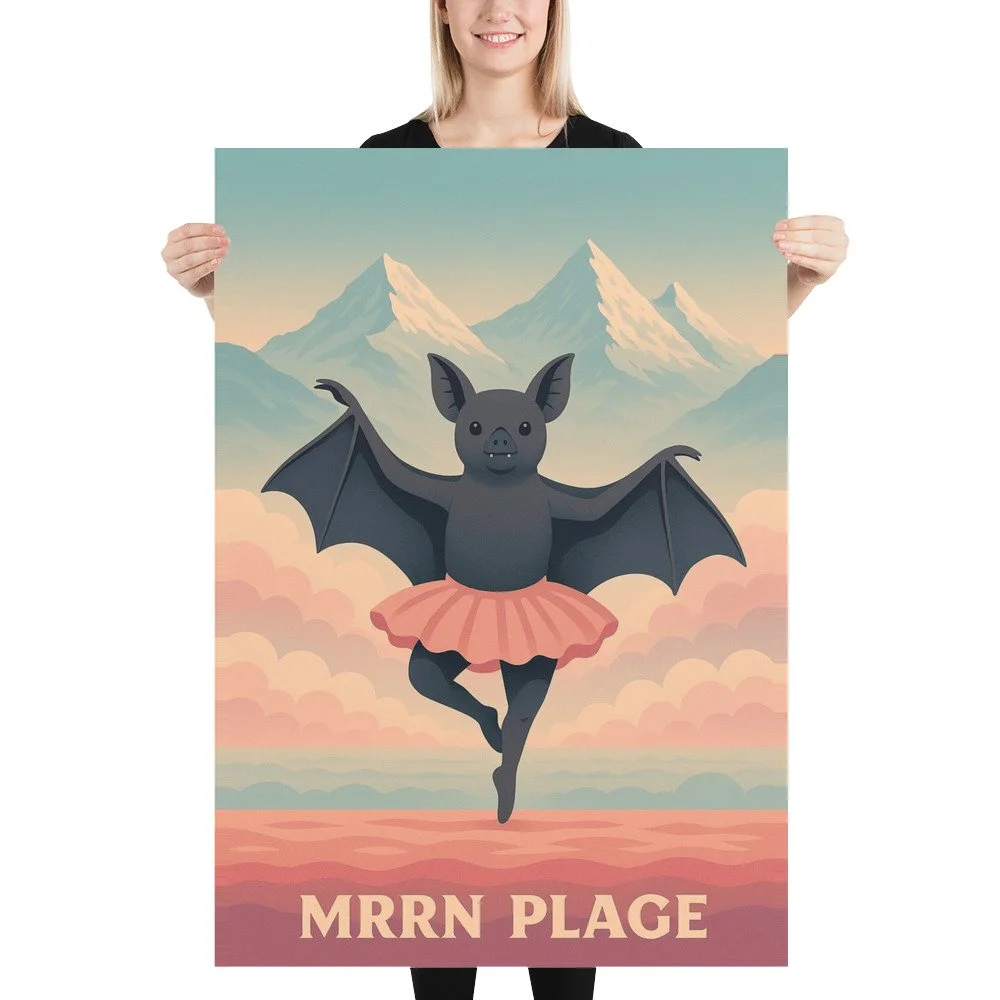 Eine blonde Frau hält das MRRN-Plage-Plakat Fledermaus von Daniel Frei im Format 70 × 100 cm gerade vor sich.