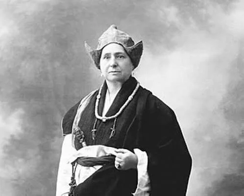 Portrait d’Alexandra David-Néel, exploratrice pionnière et figure inspirante de l’émancipation féminine, présentée par les Médianes.