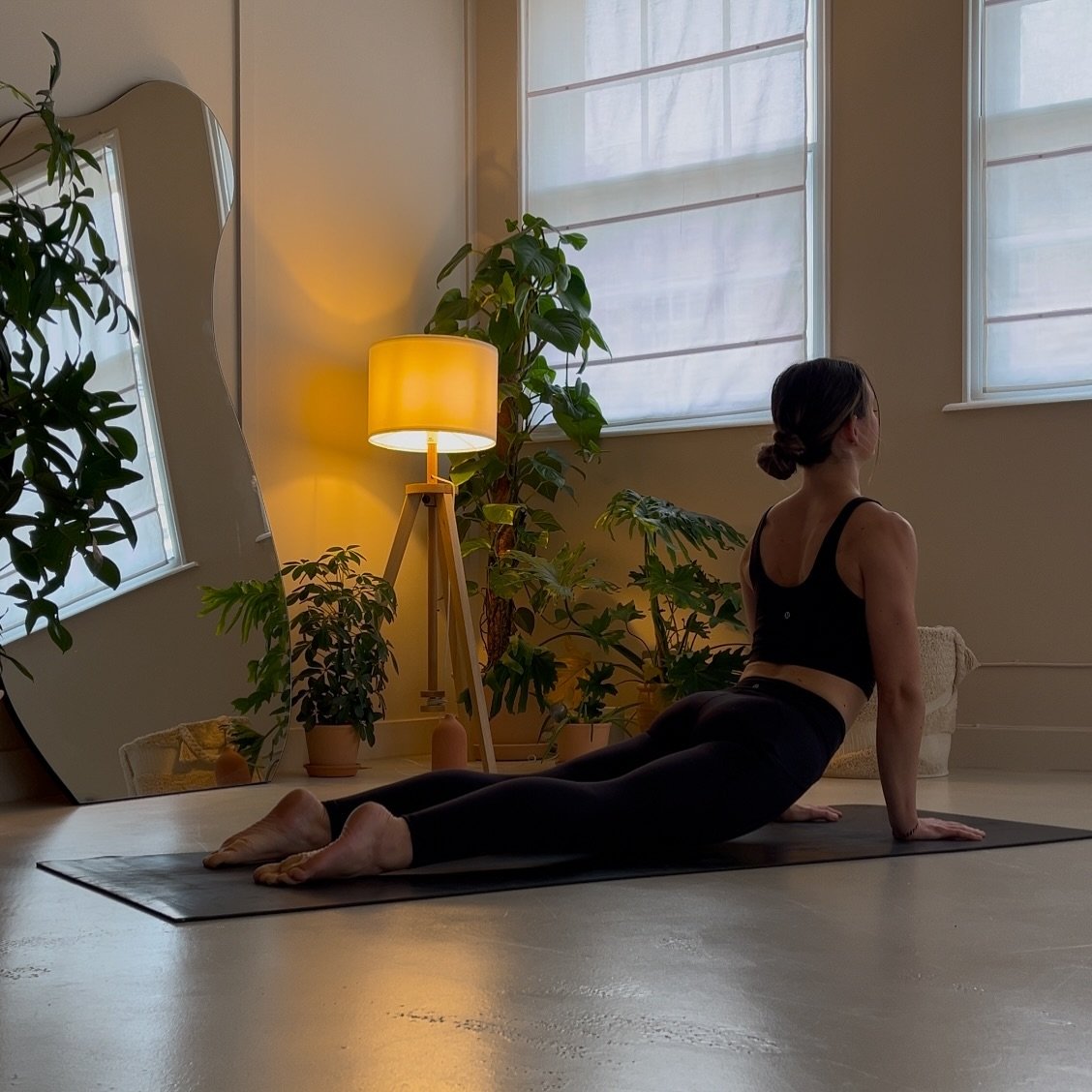 Come practice with me on Sunday 26th @ 11am 🤎 it&rsquo;s a donation based class, so you just pay what you can!
Lets make the last Sunday of the month a beautiful one 💫

Sign up on @thespace.bath and bring cash on the day, easy peasy 🍋

(You don&rs