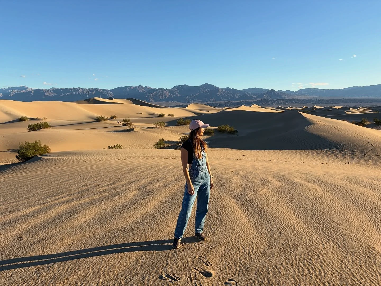 So glad we could wake up the morning after a sandstorm to unexpected blue skies and never ending views 

A lot of Death Valley wasn&rsquo;t reachable becuase of road closures after a flash flood but the sand dunes were top of my list and I&rsquo;m so