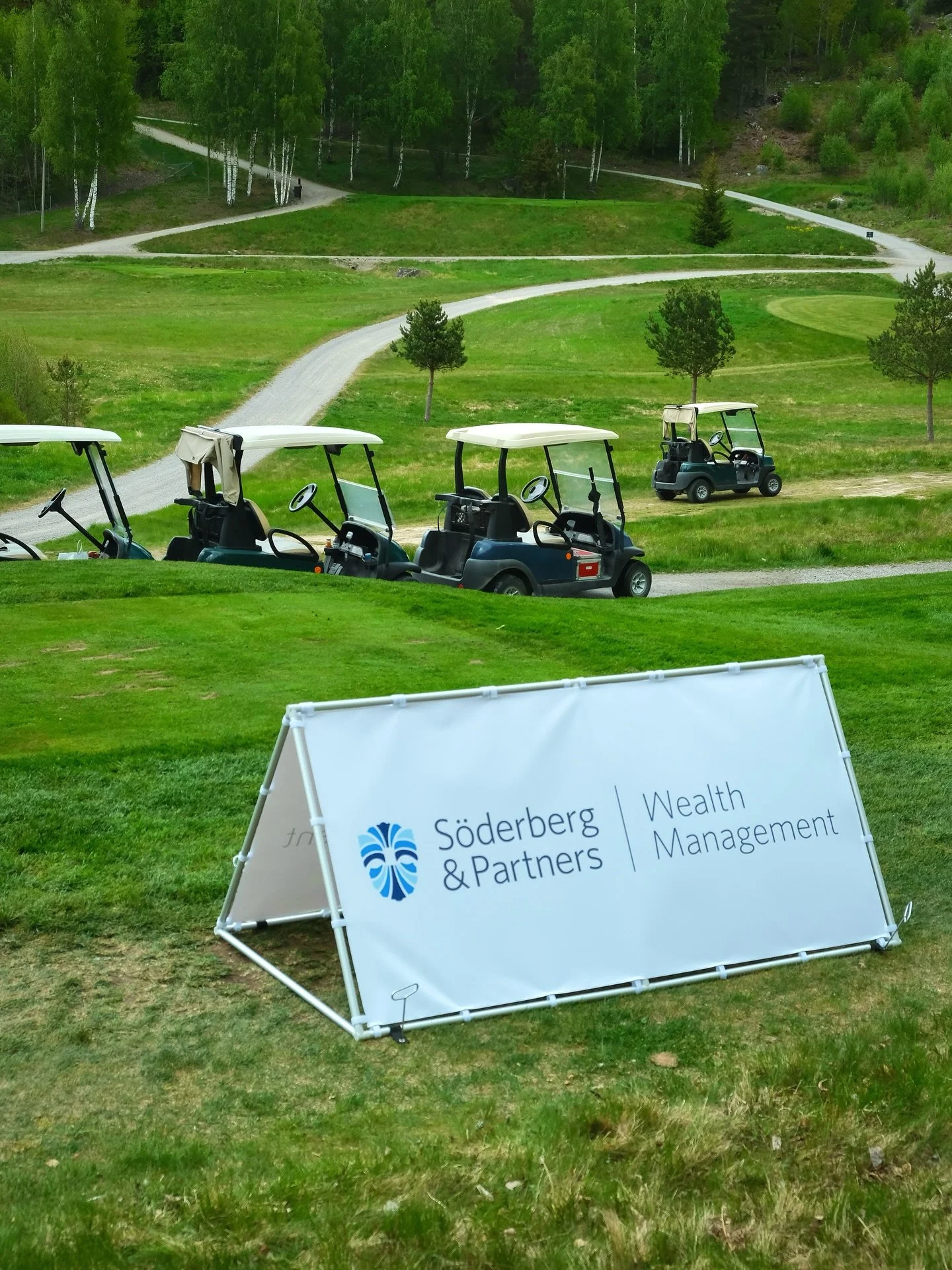 Stort tack @soderbergochpartners f&ouml;r ert fantastiska bidrag till Hj&auml;rtslag Open 2025!! S&aring; fint fixat att en Volvo XC90 t&auml;vlades ut om en deltagare gjorde HIO💥💥🧡