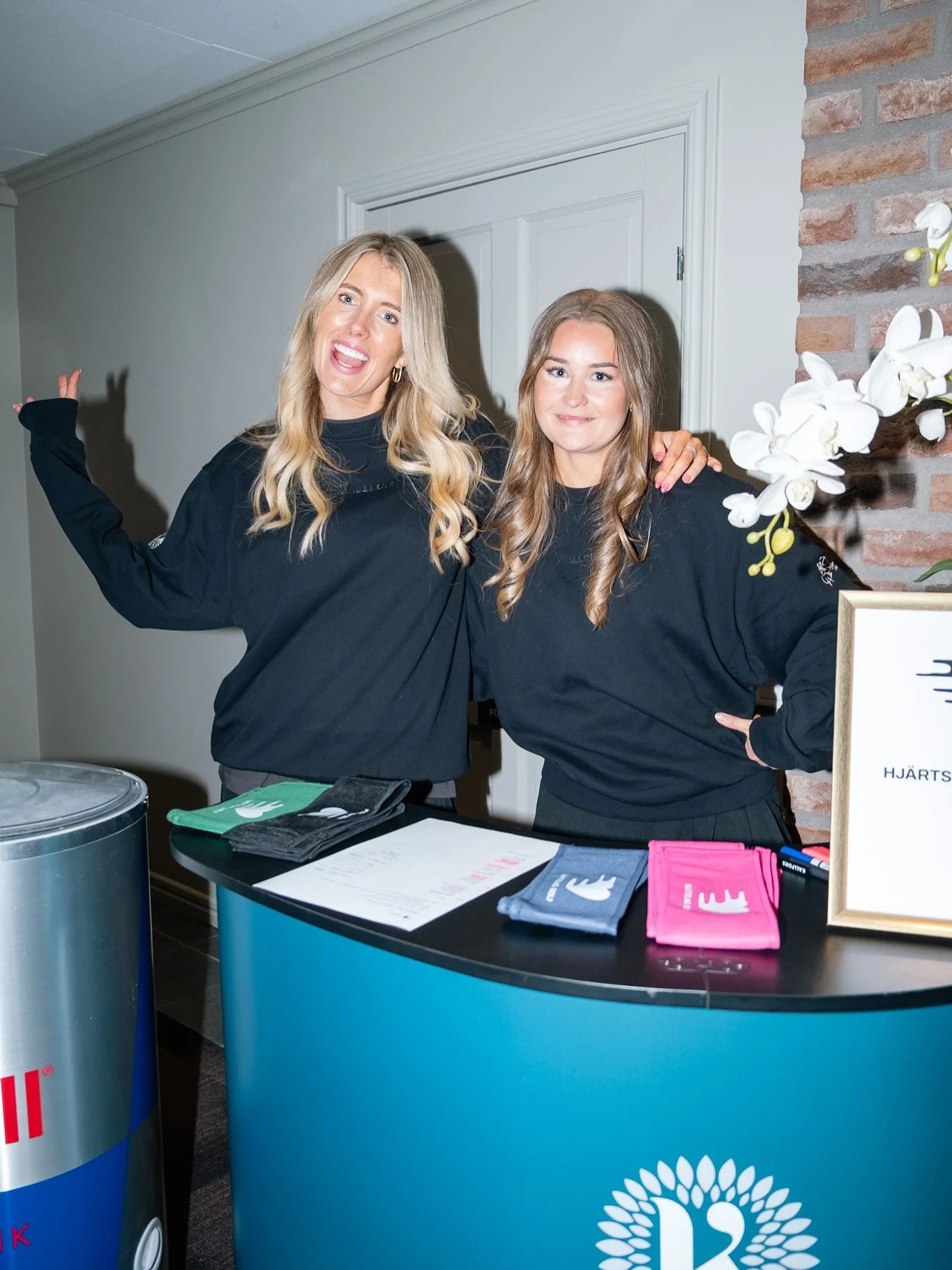 Underbara @kallforsofficial, vilken dr&ouml;m det har varit att g&ouml;ra detta med er! Fr&aring;n att vi s&aring;gs p&aring; v&aring;rt f&ouml;rsta m&ouml;te, k&auml;nde vi direkt att vi bara m&aring;ste g&ouml;ra Hj&auml;rtslag Open tillsammans. Er