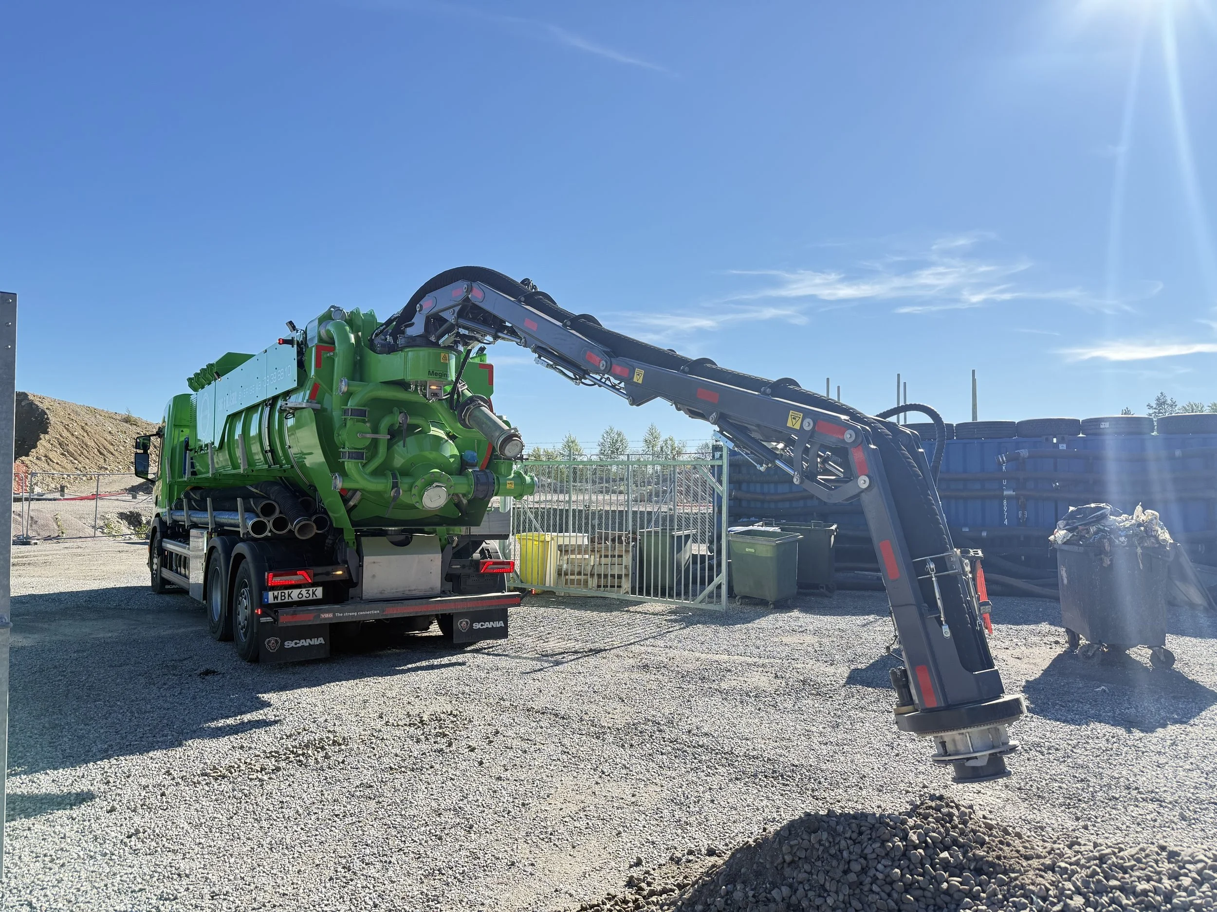 Megins torrsug Heimdal 3.0 med flexibel arm på baklucka.