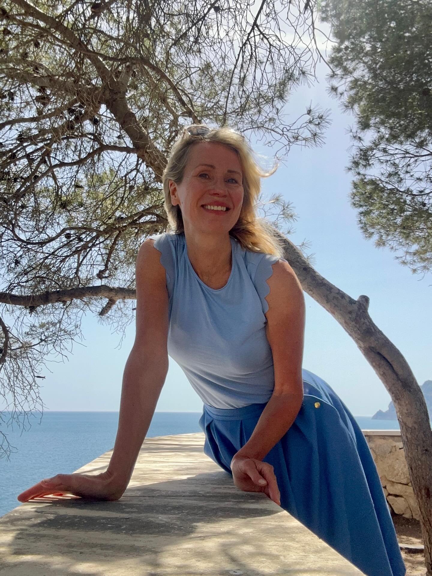 There are moments in life when something shifts.

Not loudly.
Not all at once.
But quietly, from within.

A new beginning rarely looks like a clear start.
It often begins as a feeling.
A thought you can&rsquo;t ignore.
A gentle pull toward something 