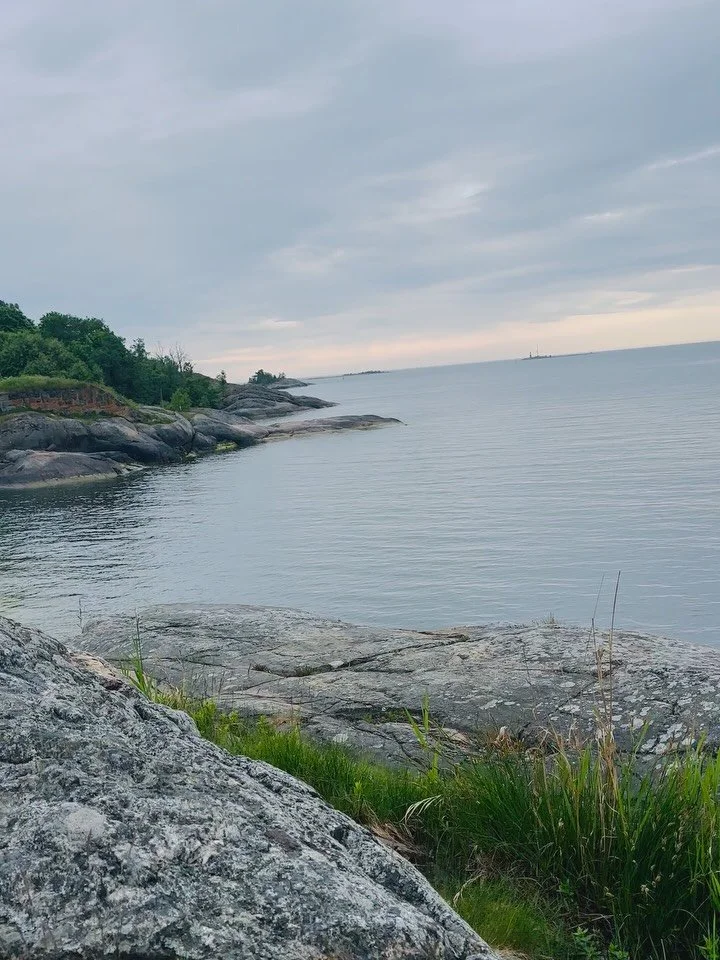 Step beyond the city.

Just 20 minutes to 2 hours from Helsinki, an entirely different Finland begins to unfold. Whether it&rsquo;s the wild beauty of Vallisaari Island or the peaceful shores of Lake Saimaa, some of the country&rsquo;s most memorable