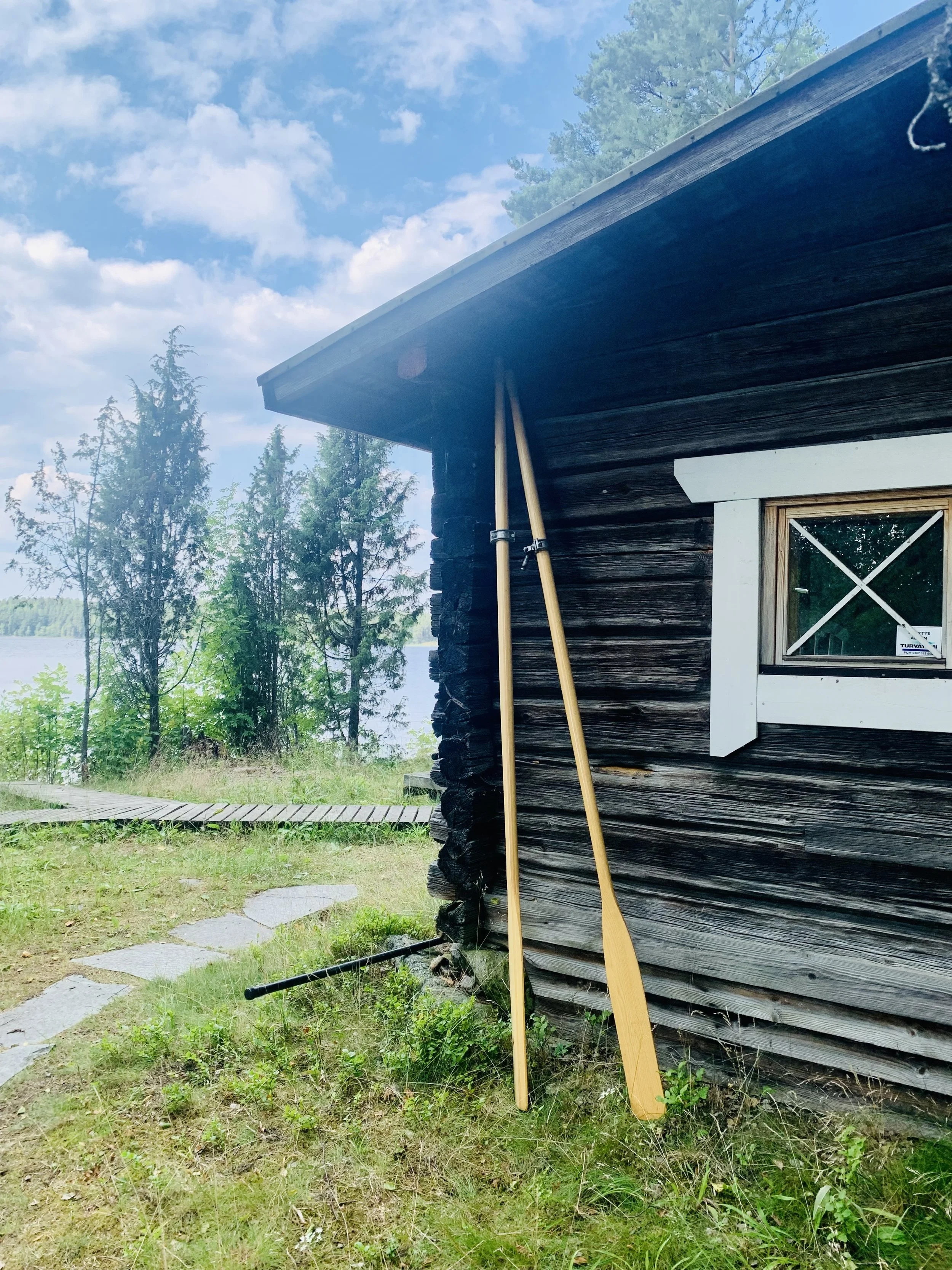 During the slow travel horse retreat you will explore Finnish lakeside lifestyle and sauna traditions.