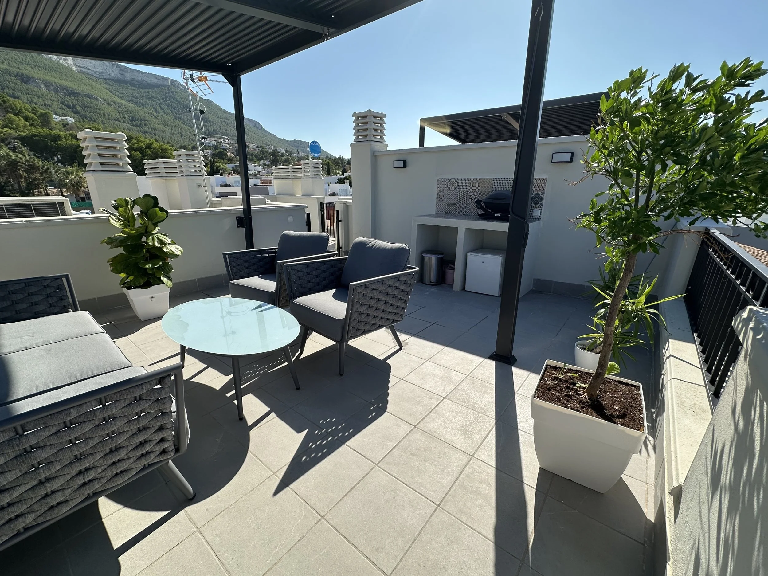 Covered pergola and outdoor kitchen on the Panorama Penthouse rooftop terrace, designed for relaxed Mediterranean living with open views.